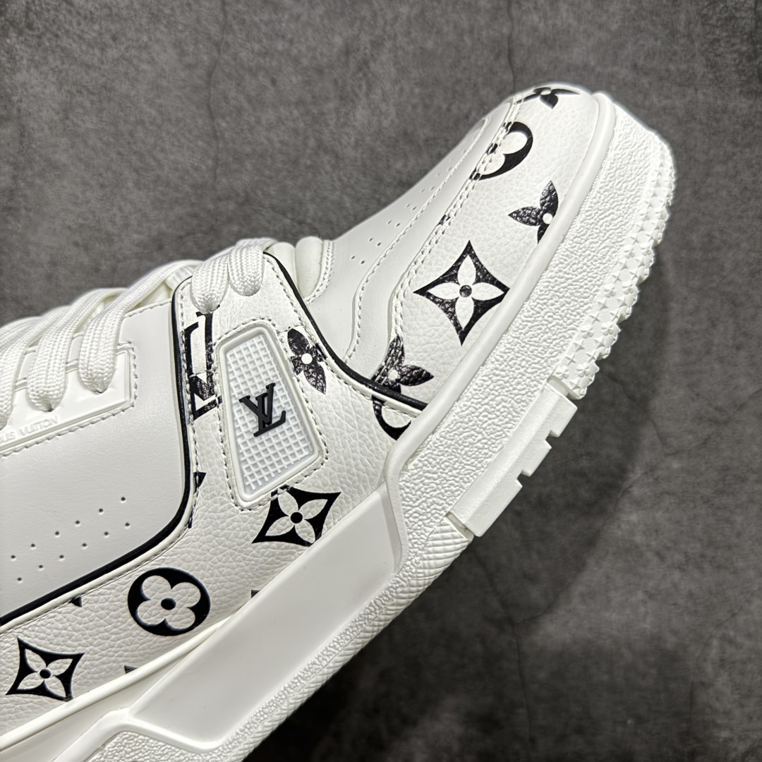 图片[6]-【天花板/Goat版】 市场最强版 没有之一的存在💪🏻 Louis Vuitton LV Trainer 系列全新版上架 手里有正品的可以对比下🆚懂货的看细节‼️ 此版品质是市场从未达到的新高度！ 整体版型 皮料 牛仔布的色差 压花纹路清晰度 后跟版型等等 都可以自行对比[机智]吊打市场所有货，怒甩十条街的那种，直接来正品对比图🆚，欢迎拿市场各大工厂的货来对比！ 尺码：35-45码-选品中心