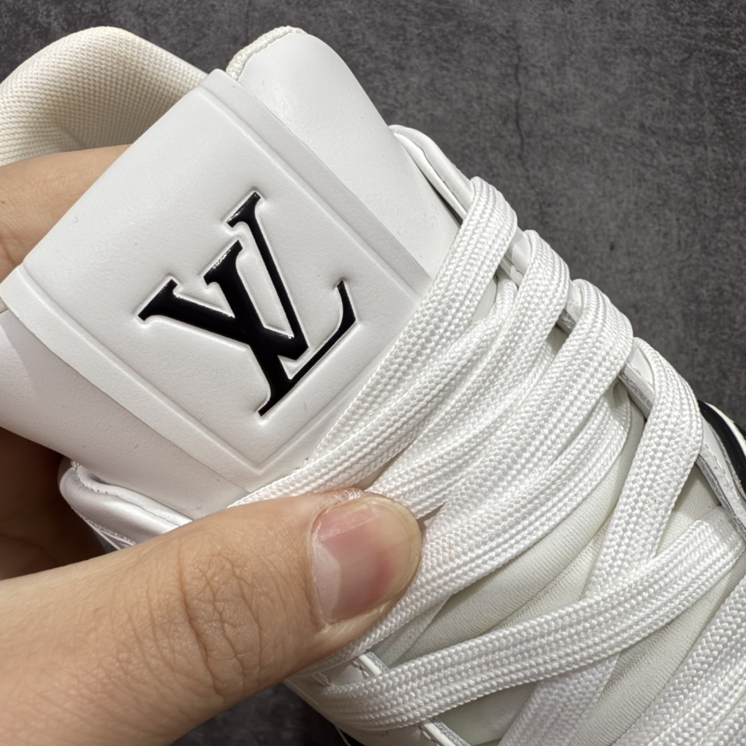 图片[6]-【天花板/Goat版】 市场最强版 没有之一的存在💪🏻 Louis Vuitton LV Trainer 系列全新版上架 手里有正品的可以对比下🆚懂货的看细节‼️ 此版品质是市场从未达到的新高度！ 整体版型 皮料 牛仔布的色差 压花纹路清晰度 后跟版型等等 都可以自行对比[机智]吊打市场所有货，怒甩十条街的那种，直接来正品对比图🆚，欢迎拿市场各大工厂的货来对比！ 尺码：35-45码-选品中心