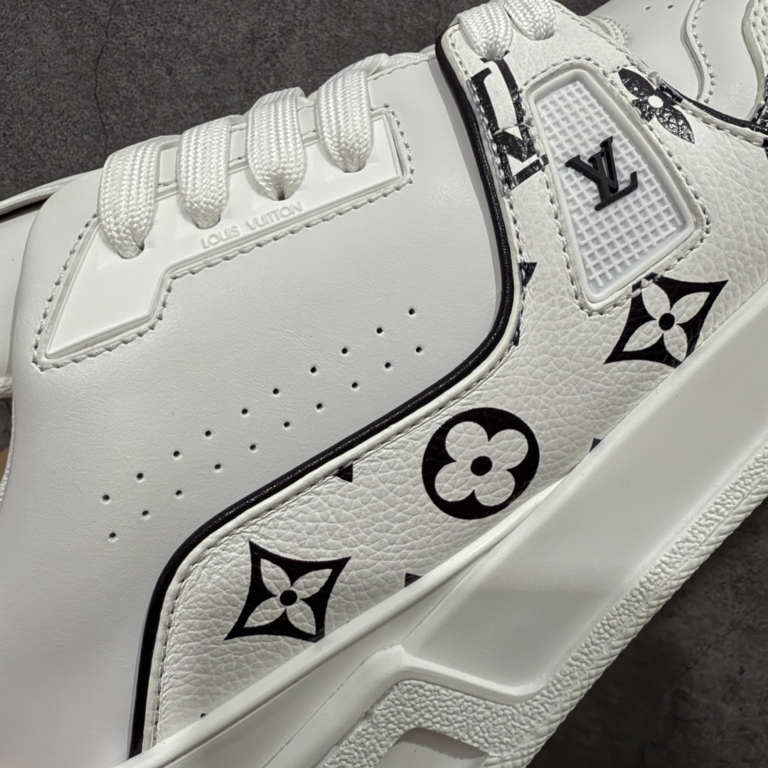 图片[4]-【天花板/Goat版】 市场最强版 没有之一的存在💪🏻 Louis Vuitton LV Trainer 系列全新版上架 手里有正品的可以对比下🆚懂货的看细节‼️ 此版品质是市场从未达到的新高度！ 整体版型 皮料 牛仔布的色差 压花纹路清晰度 后跟版型等等 都可以自行对比[机智]吊打市场所有货，怒甩十条街的那种，直接来正品对比图🆚，欢迎拿市场各大工厂的货来对比！ 尺码：35-45码-选品中心