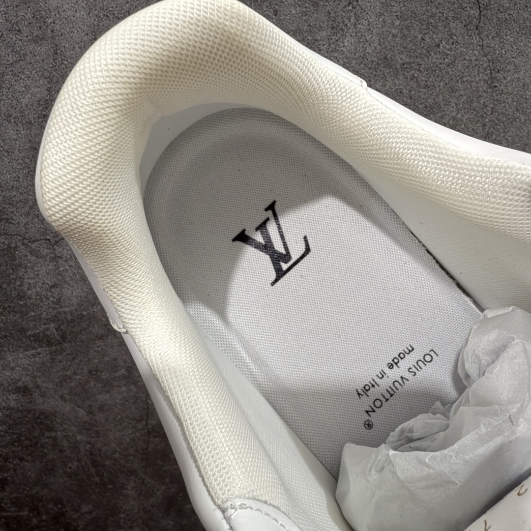 图片[8]-【天花板/Goat版】 市场最强版 没有之一的存在💪🏻 Louis Vuitton LV Trainer 系列全新版上架 手里有正品的可以对比下🆚懂货的看细节‼️ 此版品质是市场从未达到的新高度！ 整体版型 皮料 牛仔布的色差 压花纹路清晰度 后跟版型等等 都可以自行对比[机智]吊打市场所有货，怒甩十条街的那种，直接来正品对比图🆚，欢迎拿市场各大工厂的货来对比！ 尺码：35-45码-选品中心