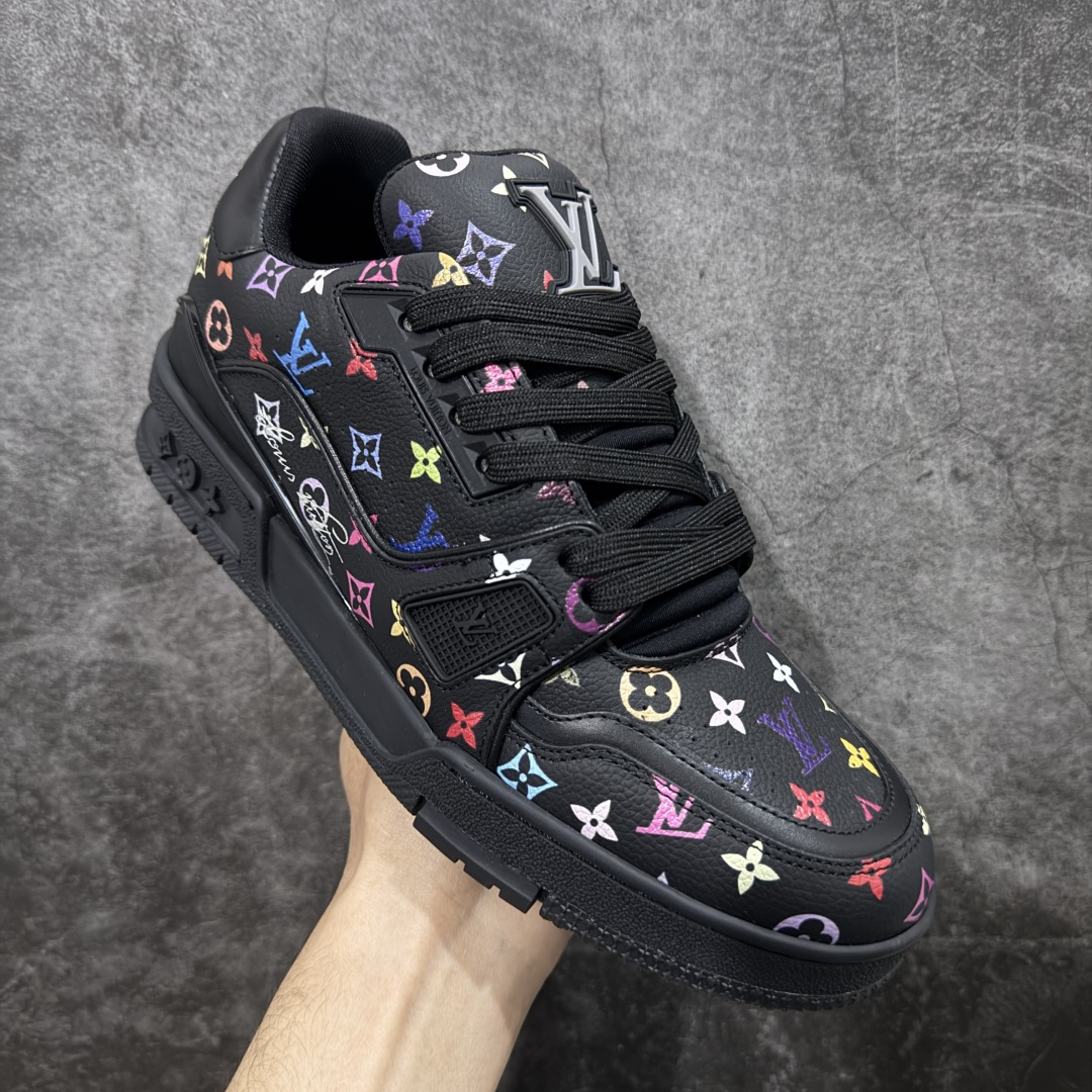 图片[3]-【天花板/Goat版】 市场最强版 没有之一的存在💪🏻 Louis Vuitton LV Trainer 系列全新版上架 手里有正品的可以对比下🆚懂货的看细节‼️ 此版品质是市场从未达到的新高度！ 整体版型 皮料 牛仔布的色差 压花纹路清晰度 后跟版型等等 都可以自行对比[机智]吊打市场所有货，怒甩十条街的那种，直接来正品对比图🆚，欢迎拿市场各大工厂的货来对比！ 尺码：35-45码-选品中心