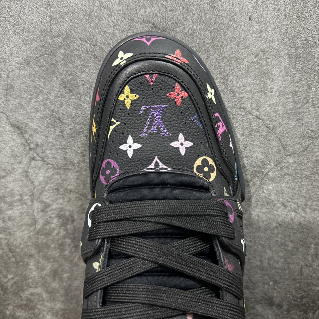 图片[5]-【天花板/Goat版】 市场最强版 没有之一的存在💪🏻 Louis Vuitton LV Trainer 系列全新版上架 手里有正品的可以对比下🆚懂货的看细节‼️ 此版品质是市场从未达到的新高度！ 整体版型 皮料 牛仔布的色差 压花纹路清晰度 后跟版型等等 都可以自行对比[机智]吊打市场所有货，怒甩十条街的那种，直接来正品对比图🆚，欢迎拿市场各大工厂的货来对比！ 尺码：35-45码-选品中心