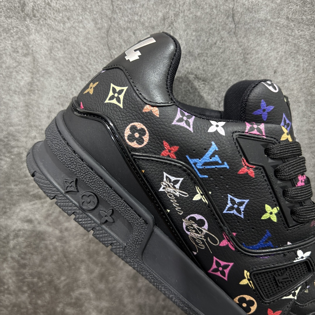 图片[7]-【天花板/Goat版】 市场最强版 没有之一的存在💪🏻 Louis Vuitton LV Trainer 系列全新版上架 手里有正品的可以对比下🆚懂货的看细节‼️ 此版品质是市场从未达到的新高度！ 整体版型 皮料 牛仔布的色差 压花纹路清晰度 后跟版型等等 都可以自行对比[机智]吊打市场所有货，怒甩十条街的那种，直接来正品对比图🆚，欢迎拿市场各大工厂的货来对比！ 尺码：35-45码-选品中心