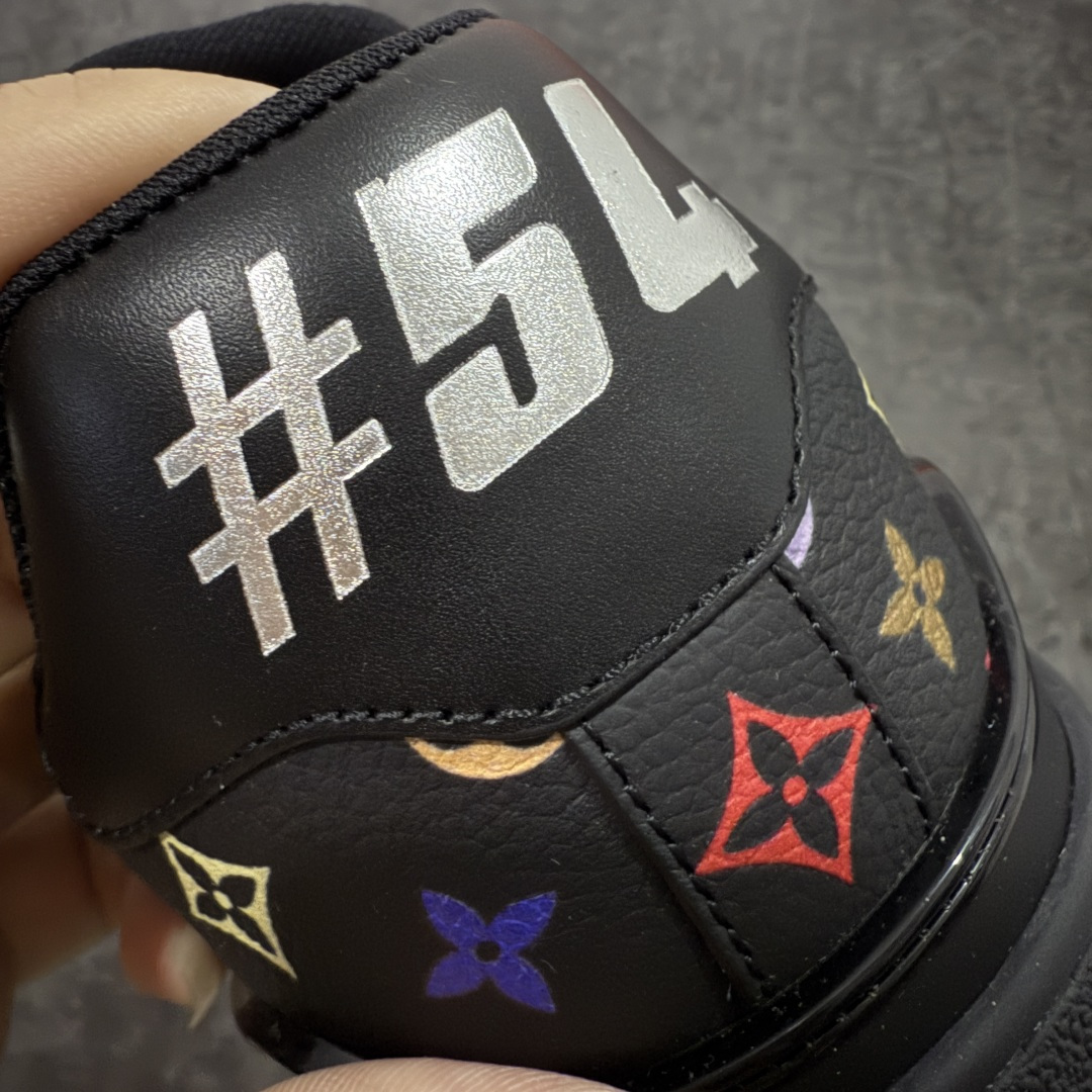 图片[2]-【天花板/Goat版】 市场最强版 没有之一的存在💪🏻 Louis Vuitton LV Trainer 系列全新版上架 手里有正品的可以对比下🆚懂货的看细节‼️ 此版品质是市场从未达到的新高度！ 整体版型 皮料 牛仔布的色差 压花纹路清晰度 后跟版型等等 都可以自行对比[机智]吊打市场所有货，怒甩十条街的那种，直接来正品对比图🆚，欢迎拿市场各大工厂的货来对比！ 尺码：35-45码-选品中心