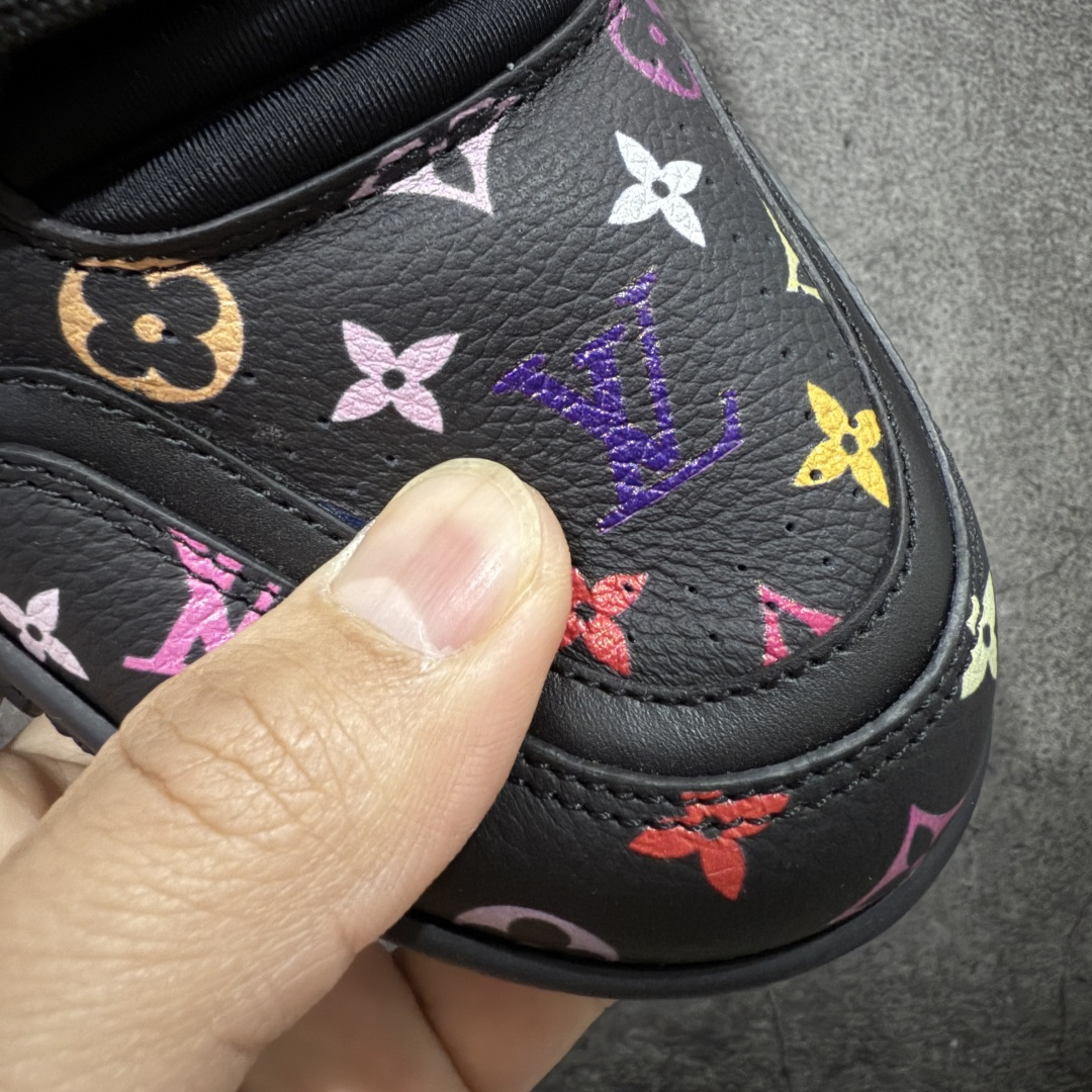 图片[5]-【天花板/Goat版】 市场最强版 没有之一的存在💪🏻 Louis Vuitton LV Trainer 系列全新版上架 手里有正品的可以对比下🆚懂货的看细节‼️ 此版品质是市场从未达到的新高度！ 整体版型 皮料 牛仔布的色差 压花纹路清晰度 后跟版型等等 都可以自行对比[机智]吊打市场所有货，怒甩十条街的那种，直接来正品对比图🆚，欢迎拿市场各大工厂的货来对比！ 尺码：35-45码-选品中心