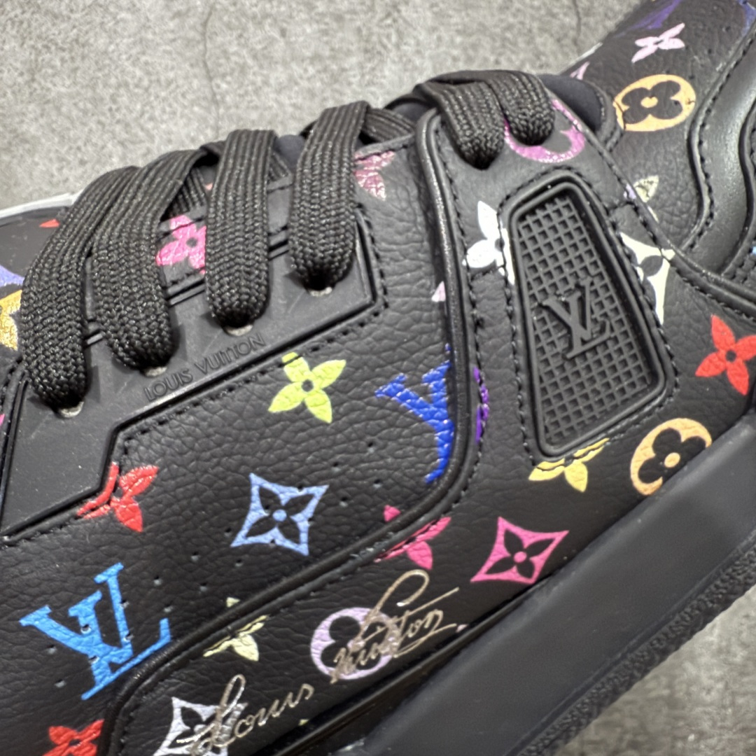 图片[4]-【天花板/Goat版】 市场最强版 没有之一的存在💪🏻 Louis Vuitton LV Trainer 系列全新版上架 手里有正品的可以对比下🆚懂货的看细节‼️ 此版品质是市场从未达到的新高度！ 整体版型 皮料 牛仔布的色差 压花纹路清晰度 后跟版型等等 都可以自行对比[机智]吊打市场所有货，怒甩十条街的那种，直接来正品对比图🆚，欢迎拿市场各大工厂的货来对比！ 尺码：35-45码-选品中心