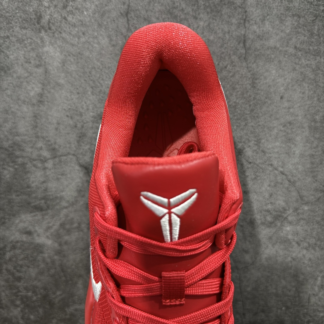 图片[8]-【CK纯原版】Nike Zoom Kobe Ⅷ System 科比8代低帮实战篮球鞋 鞋垫升级配备超厚PHYLON中底 前后掌部位搭载Zoom气垫单元 塑料碳纤维支撑中板 KOBE VII体系的速度模块配备了 PHYLON 中底和在前后掌部位的 Zoom气垫单元，提供快速响应的缓冲。同时，采用低帮弹力鞋口设计，使鞋子能够紧贴脚踝提供更好的支撑。速度模块采用贴合脚面的舒适包裹设计，摒弃传统的鞋舌和鞋内套，使球鞋更加轻质。 货号：HF9550-600 尺码：39-47.5-选品中心