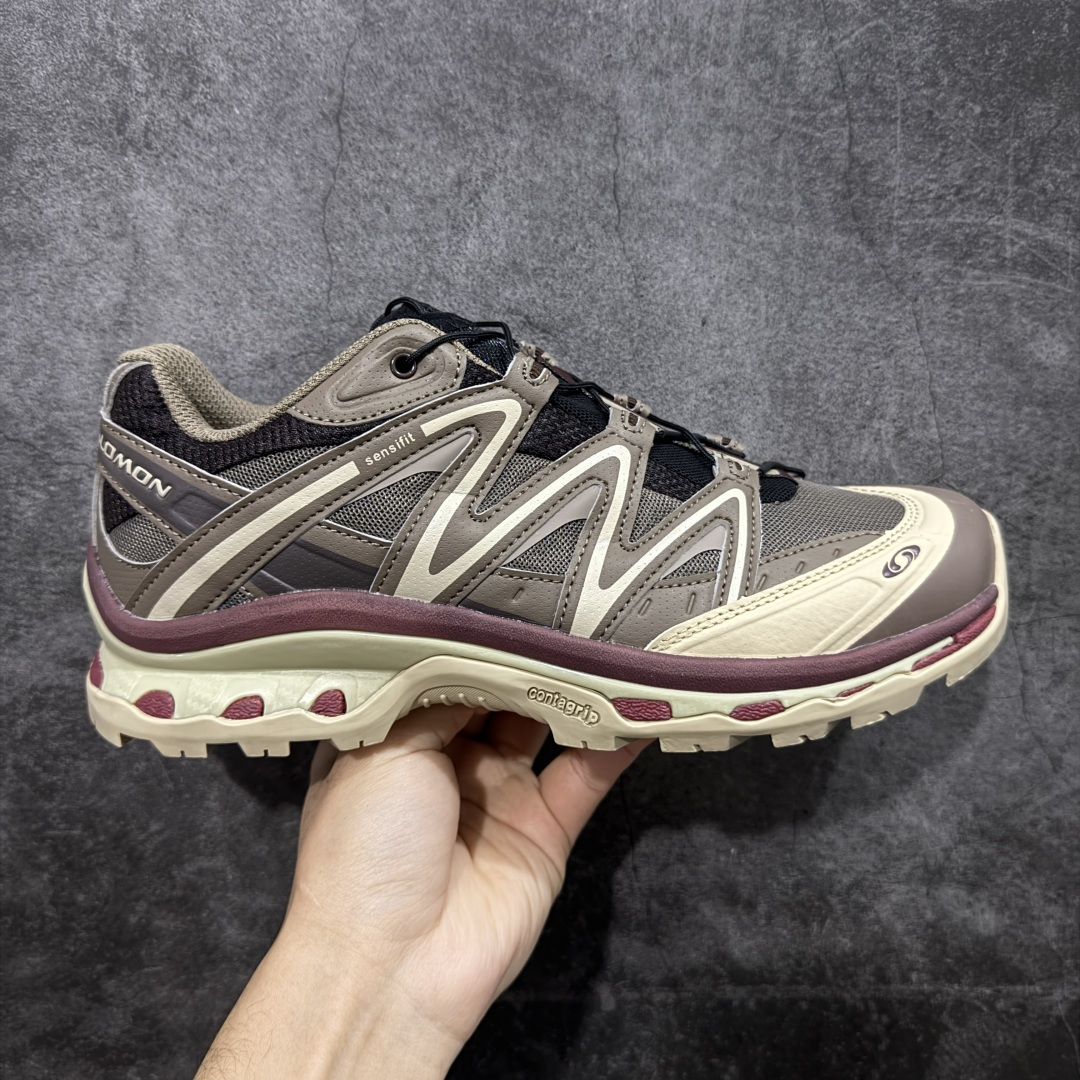 【PK升级版】Salomon XT-QUEST ADV 萨洛蒙 时尚 舒适减震防滑耐磨 低帮跑步鞋 男女同款 478850 纯原外贸平台特供订单 耗时半年巨作 全套原纸板楦头开发 原厂特供网布配套加持 确保原汁原味 完美呈现版型 原档数据独家私模五层组合大底 男女鞋同步官方 原装Ortholite轻量化鞋垫 中底布带钢印编号 原厂TPU锁扣 进口港宝加持 后跟自然饱满 还原公司包裹性 基于 SALOMON 初代 XT 鞋身造型并搭载 4D ADVANCED CHASSIS™ 大底打造而成 为这款 XT-QUEST 带来了多项足部控制与保护等功能性 如在运动过程中控制左右晃动的过程而提高稳定性、改善长途越野过程中足中到足尖的过渡、提高感知岩石的精确度以抵抗尖锐物体对脚底的伤害以及采用动态缓冲来增强穿着舒适感 从而减轻疲劳感 使 XT-QUEST 成为一双舒适且安全的户外之履 尺码:36 36.5 37.5 38 38.5 39 40 40.5 41 42 42.5 43 44 44.5 45-选品中心