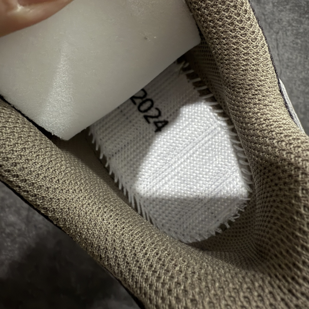 图片[8]-【PK升级版】Salomon XT-QUEST ADV 萨洛蒙 时尚 舒适减震防滑耐磨 低帮跑步鞋 男女同款 478850 纯原外贸平台特供订单 耗时半年巨作 全套原纸板楦头开发 原厂特供网布配套加持 确保原汁原味 完美呈现版型 原档数据独家私模五层组合大底 男女鞋同步官方 原装Ortholite轻量化鞋垫 中底布带钢印编号 原厂TPU锁扣 进口港宝加持 后跟自然饱满 还原公司包裹性 基于 SALOMON 初代 XT 鞋身造型并搭载 4D ADVANCED CHASSIS™ 大底打造而成 为这款 XT-QUEST 带来了多项足部控制与保护等功能性 如在运动过程中控制左右晃动的过程而提高稳定性、改善长途越野过程中足中到足尖的过渡、提高感知岩石的精确度以抵抗尖锐物体对脚底的伤害以及采用动态缓冲来增强穿着舒适感 从而减轻疲劳感 使 XT-QUEST 成为一双舒适且安全的户外之履 尺码：36 36.5 37.5 38 38.5 39 40 40.5 41 42 42.5 43 44 44.5 45-选品中心