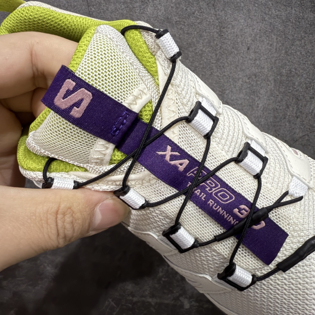 图片[6]-【666版本】SALOMON 萨洛蒙 XA PRO 3D 户外运动 网布减震防滑透气 低帮跑步鞋 男女同款 白绿477737 全新品质 巅峰之作 所有配色均购物原版拆解1：1开发 原材料打造 非市场公版便宜货 私模大底 清洁度比市场所有版本都高 全套原纸板楦头开发 原厂网布配套 确保原汁原味 完美呈现版型 原档数据独家私模五层组合大底 男女鞋同步官方开发至46 原装Ortholite轻量化鞋垫 中底布带钢印编号 原厂TPU锁扣 进口港宝加持 后跟自然饱满 还原公司包裹性 鞋面采用SENSIFT贴合技术 全方位贴合包裹脚型 鞋跟部鞋底牵引设计 提供强大的抓地性能 更适应野外崎岖不平的道路 其3D ADVANCED CHASSIS底盘 材料轻量大化 钉齿设计更具稳定性 防护性 鞋底易磨损区运用CONTAGRIP高耐磨材料 应对城市硬质路面长距离跑考验 尺码：36 36.5 37.5 38 38.5 39 40 40.5 41 42 42.5 43 44 45 46-选品中心