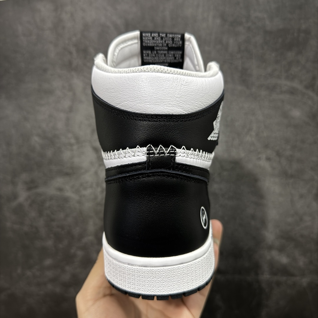 图片[4]-【PK纯原】Union LA x Fragment Design x Air Jordan AJ1 Retro High NRG 三方联名四色拼接黑白 II7282-100 圈内最强系列 高端零售特供批次 产品品控稳定性领先行业 各方面均可对飙L版 良心定价不杀猪 SZ原厂全套原楦原纸板冲刀磨具开发 原厂皮料加持 原厂港宝加持定型后跟R度完美 同源原厂电绣 飞翼针数密度立体效果一致 百分百一致原鞋 原厂拉帮工艺 针距密度一致 后跟弧度收口自然不对折 极致一眼正品既视感 进口玻璃冲刀皮料裁剪零毛边 全鞋电脑针车工艺 品控清洁度最高QC检验标准 免检产品 原厂订购鞋盒、鞋标、防尘纸、鞋撑、鞋带 追求极致的原厂味道 尺码： 40 40.5 41 42 42.5 43 44 44.5 45 46 47.5-选品中心