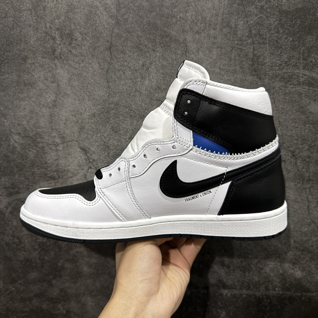 图片[2]-【PK纯原】Union LA x Fragment Design x Air Jordan AJ1 Retro High NRG 三方联名四色拼接黑白 II7282-100 圈内最强系列 高端零售特供批次 产品品控稳定性领先行业 各方面均可对飙L版 良心定价不杀猪 SZ原厂全套原楦原纸板冲刀磨具开发 原厂皮料加持 原厂港宝加持定型后跟R度完美 同源原厂电绣 飞翼针数密度立体效果一致 百分百一致原鞋 原厂拉帮工艺 针距密度一致 后跟弧度收口自然不对折 极致一眼正品既视感 进口玻璃冲刀皮料裁剪零毛边 全鞋电脑针车工艺 品控清洁度最高QC检验标准 免检产品 原厂订购鞋盒、鞋标、防尘纸、鞋撑、鞋带 追求极致的原厂味道 尺码： 40 40.5 41 42 42.5 43 44 44.5 45 46 47.5-选品中心