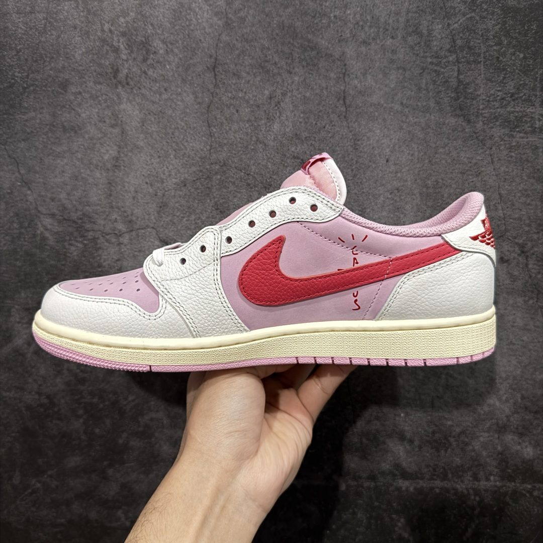 图片[2]-【GX纯原】Travis Scott x Air Jordan AJ1 Low OG SP TS联名白浅粉红倒钩低帮 DM7866-202 目前市面唯一正确版本 爱心织唛标 情人节鞋垫 知名大厂出品 纯原第一梯队版本 产品品控稳定性领先行业 各方面均可对飙市面通货版 SZ原厂全套原楦原纸板冲刀磨具开发 原厂皮料加持 原厂港宝加持定型后跟R度完美 同源原厂电绣 鬼脸飞翼针数密度立体效果一致 百分百一致原鞋 原厂拉帮工艺 针距密度一致 后跟弧度收口自然不对折 极致一眼正品既视感 进口玻璃冲刀皮料裁剪零毛边 全鞋电脑针车工艺 品控清洁度最高QC检验标准 免检产品 原厂订购鞋盒、鞋标、防尘纸、鞋撑、鞋带 追求极致的原厂味道 尺码：35.5-48.5-选品中心