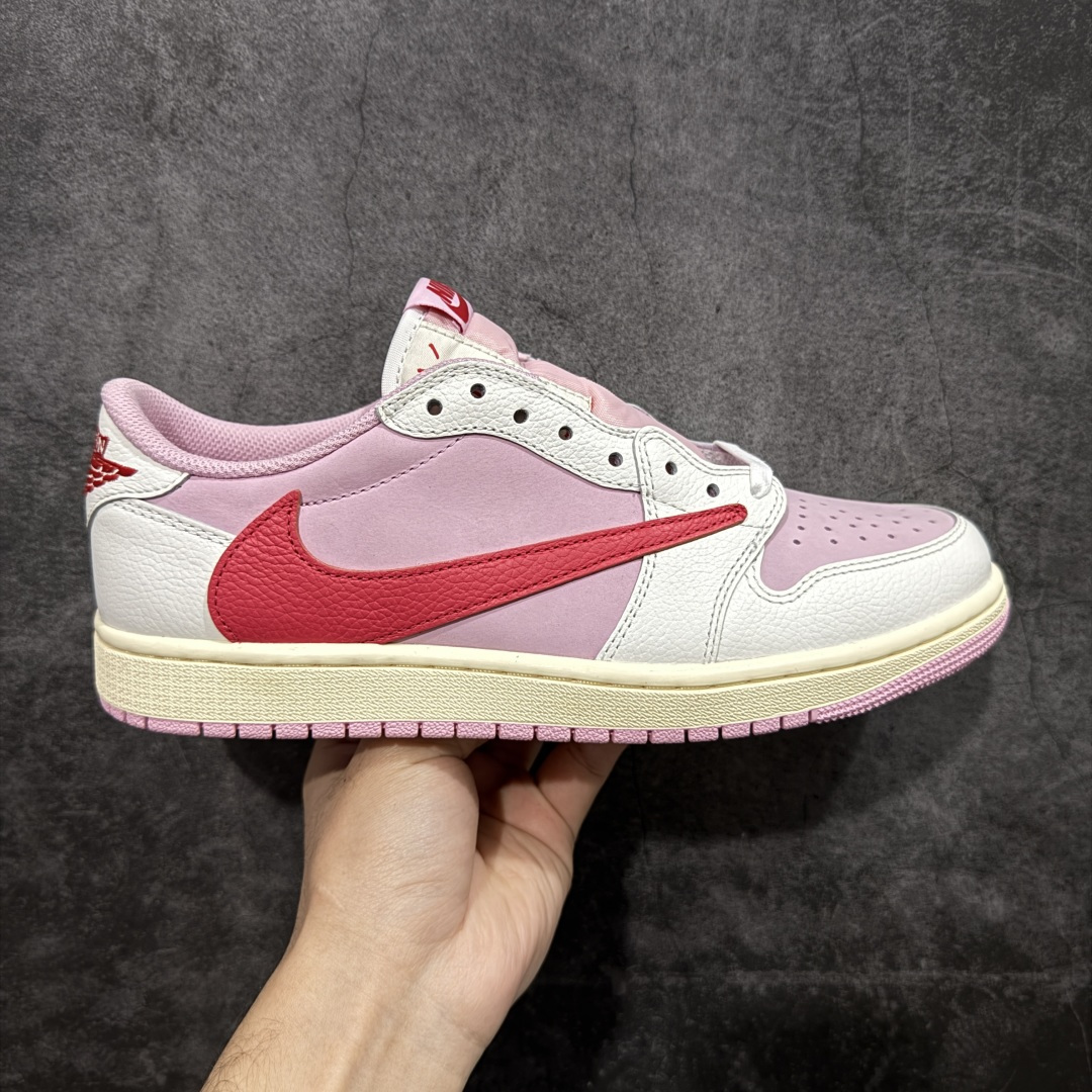 【GX纯原】Travis Scott x Air Jordan AJ1 Low OG SP TS联名白浅粉红倒钩低帮 DM7866-202 目前市面唯一正确版本 爱心织唛标 情人节鞋垫 知名大厂出品 纯原第一梯队版本 产品品控稳定性领先行业 各方面均可对飙市面通货版 SZ原厂全套原楦原纸板冲刀磨具开发 原厂皮料加持 原厂港宝加持定型后跟R度完美 同源原厂电绣 鬼脸飞翼针数密度立体效果一致 百分百一致原鞋 原厂拉帮工艺 针距密度一致 后跟弧度收口自然不对折 极致一眼正品既视感 进口玻璃冲刀皮料裁剪零毛边 全鞋电脑针车工艺 品控清洁度最高QC检验标准 免检产品 原厂订购鞋盒、鞋标、防尘纸、鞋撑、鞋带 追求极致的原厂味道 尺码：35.5-48.5-选品中心