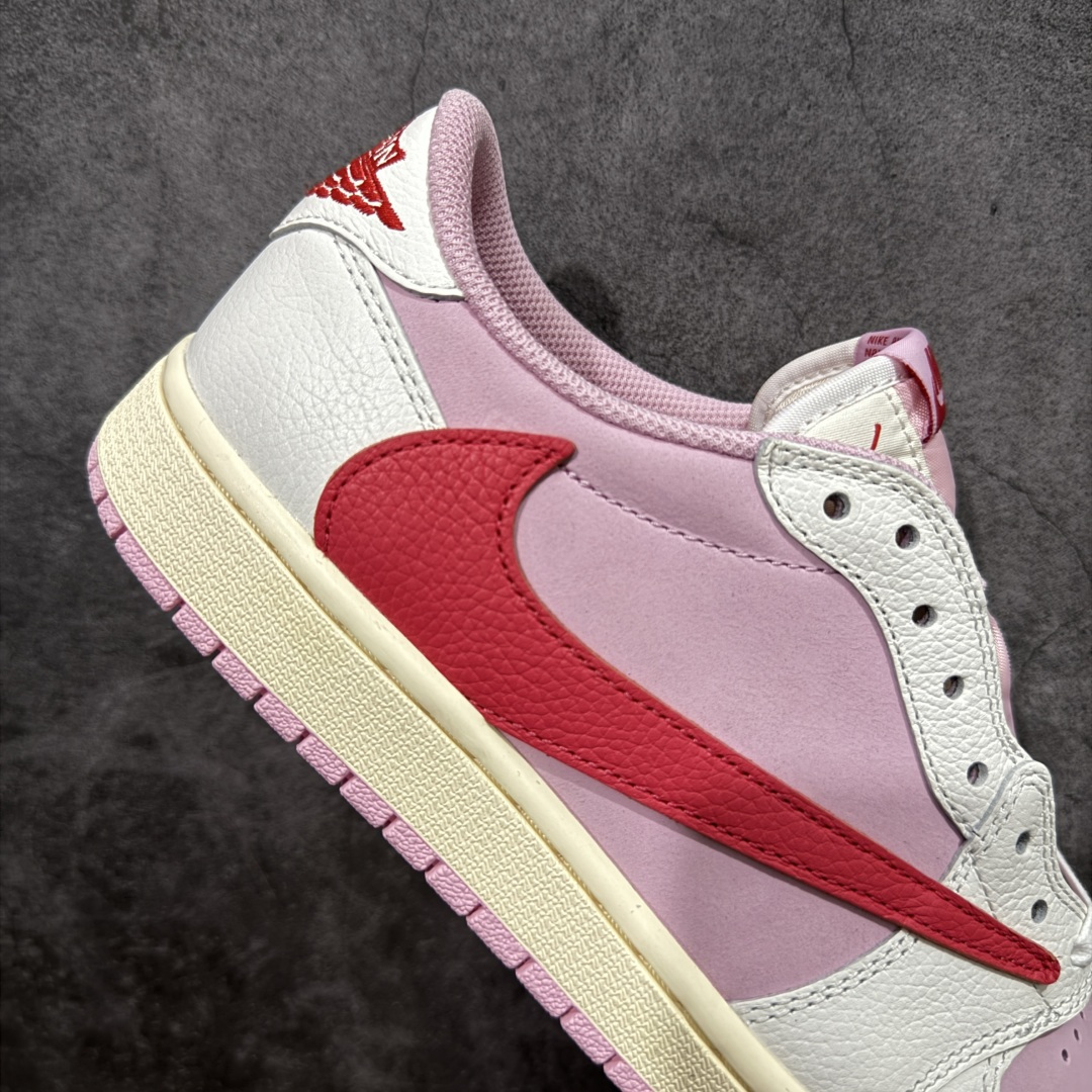 图片[7]-【GX纯原】Travis Scott x Air Jordan AJ1 Low OG SP TS联名白浅粉红倒钩低帮 DM7866-202 目前市面唯一正确版本 爱心织唛标 情人节鞋垫 知名大厂出品 纯原第一梯队版本 产品品控稳定性领先行业 各方面均可对飙市面通货版 SZ原厂全套原楦原纸板冲刀磨具开发 原厂皮料加持 原厂港宝加持定型后跟R度完美 同源原厂电绣 鬼脸飞翼针数密度立体效果一致 百分百一致原鞋 原厂拉帮工艺 针距密度一致 后跟弧度收口自然不对折 极致一眼正品既视感 进口玻璃冲刀皮料裁剪零毛边 全鞋电脑针车工艺 品控清洁度最高QC检验标准 免检产品 原厂订购鞋盒、鞋标、防尘纸、鞋撑、鞋带 追求极致的原厂味道 尺码：35.5-48.5-选品中心