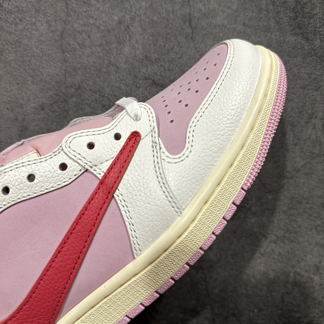 图片[6]-【GX纯原】Travis Scott x Air Jordan AJ1 Low OG SP TS联名白浅粉红倒钩低帮 DM7866-202 目前市面唯一正确版本 爱心织唛标 情人节鞋垫 知名大厂出品 纯原第一梯队版本 产品品控稳定性领先行业 各方面均可对飙市面通货版 SZ原厂全套原楦原纸板冲刀磨具开发 原厂皮料加持 原厂港宝加持定型后跟R度完美 同源原厂电绣 鬼脸飞翼针数密度立体效果一致 百分百一致原鞋 原厂拉帮工艺 针距密度一致 后跟弧度收口自然不对折 极致一眼正品既视感 进口玻璃冲刀皮料裁剪零毛边 全鞋电脑针车工艺 品控清洁度最高QC检验标准 免检产品 原厂订购鞋盒、鞋标、防尘纸、鞋撑、鞋带 追求极致的原厂味道 尺码：35.5-48.5-选品中心