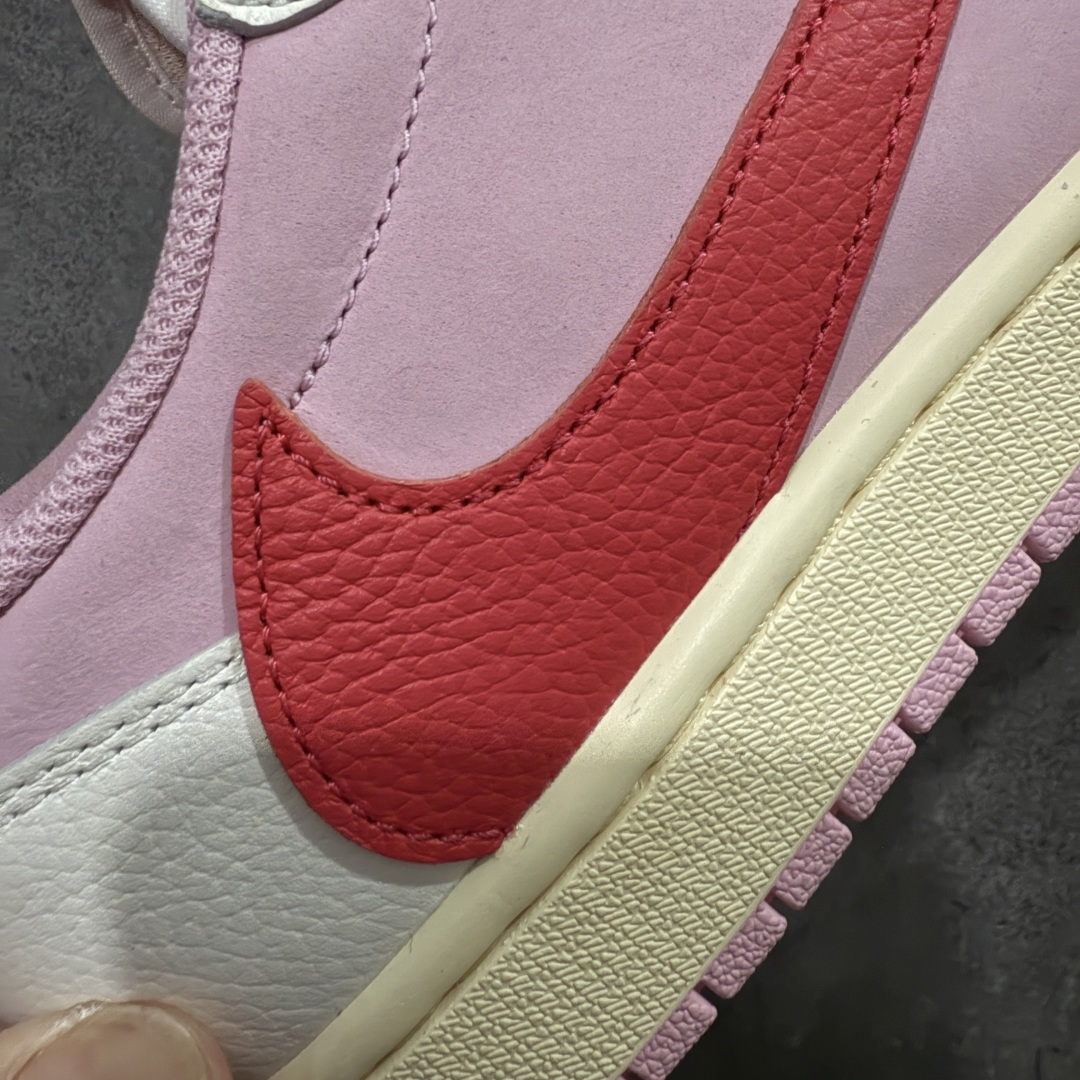 图片[4]-【GX纯原】Travis Scott x Air Jordan AJ1 Low OG SP TS联名白浅粉红倒钩低帮 DM7866-202 目前市面唯一正确版本 爱心织唛标 情人节鞋垫 知名大厂出品 纯原第一梯队版本 产品品控稳定性领先行业 各方面均可对飙市面通货版 SZ原厂全套原楦原纸板冲刀磨具开发 原厂皮料加持 原厂港宝加持定型后跟R度完美 同源原厂电绣 鬼脸飞翼针数密度立体效果一致 百分百一致原鞋 原厂拉帮工艺 针距密度一致 后跟弧度收口自然不对折 极致一眼正品既视感 进口玻璃冲刀皮料裁剪零毛边 全鞋电脑针车工艺 品控清洁度最高QC检验标准 免检产品 原厂订购鞋盒、鞋标、防尘纸、鞋撑、鞋带 追求极致的原厂味道 尺码：35.5-48.5-选品中心