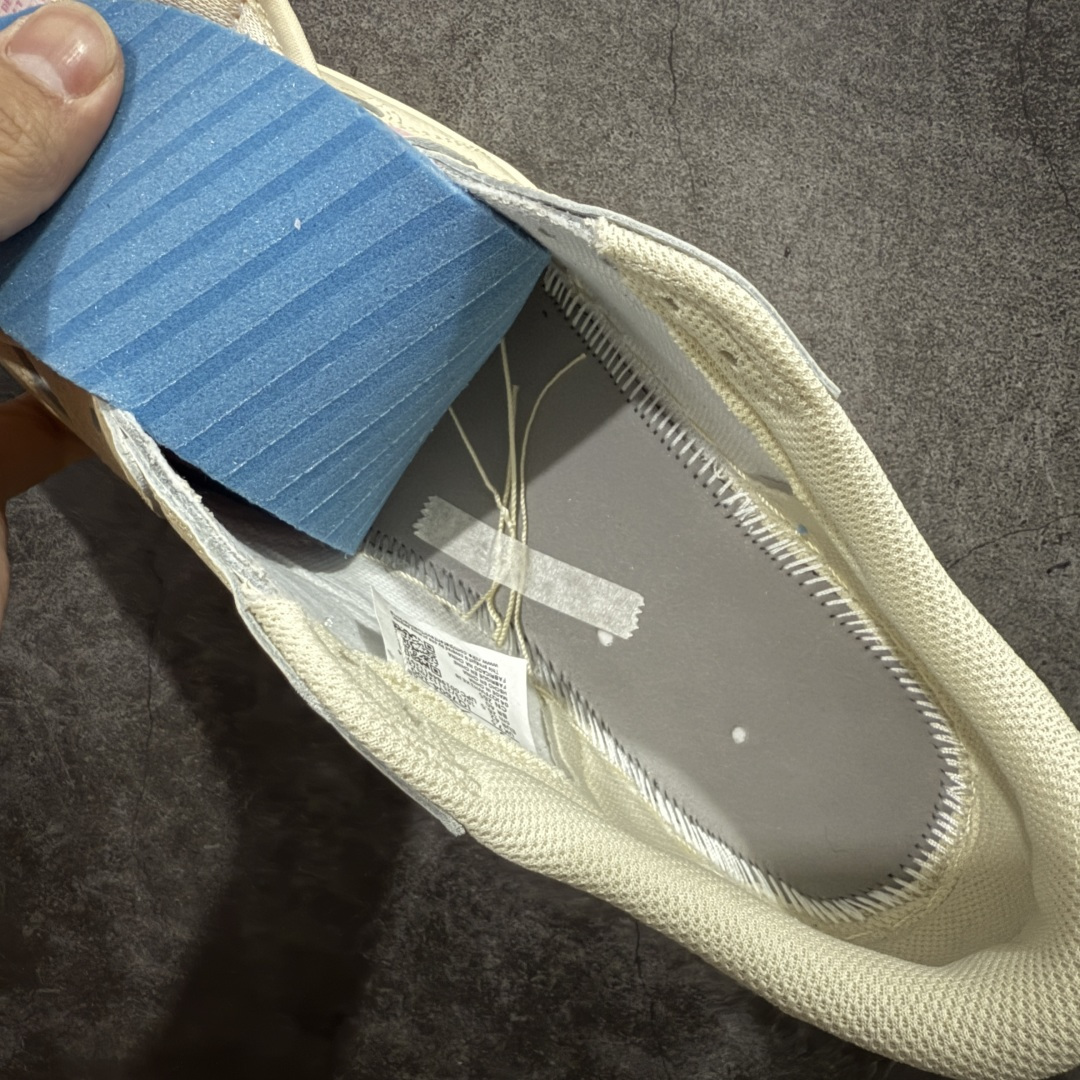 图片[10]-【GX纯原】Travis Scott x Air Jordan AJ1 Low OG SP TS联名白浅粉倒钩低帮 DZ4137-206DM7866-200 目前市面唯一正确版本 爱心织唛标 情人节鞋垫 知名大厂出品 纯原第一梯队版本 产品品控稳定性领先行业 各方面均可对飙市面通货版 SZ原厂全套原楦原纸板冲刀磨具开发 原厂皮料加持 原厂港宝加持定型后跟R度完美 同源原厂电绣 鬼脸飞翼针数密度立体效果一致 百分百一致原鞋 原厂拉帮工艺 针距密度一致 后跟弧度收口自然不对折 极致一眼正品既视感 进口玻璃冲刀皮料裁剪零毛边 全鞋电脑针车工艺 品控清洁度最高QC检验标准 免检产品 原厂订购鞋盒、鞋标、防尘纸、鞋撑、鞋带 追求极致的原厂味道 尺码：35.5-48.5-选品中心