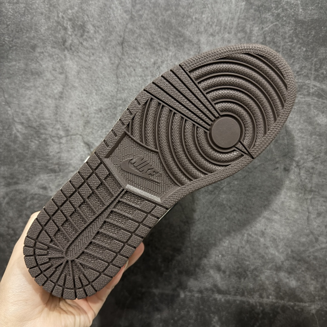 图片[9]-【KZ纯原】Air Jordan 1 AJ1 反转白棕高帮小摩卡倒钩 CD4487-001 超级强悍品质 可对比市场各大纯原版本 专业aj大厂出品 对细节的把控毋庸置疑 材料也是用最接近原鞋的头层皮料 所有地方都没有做到减配 原厂鞋楦打造完美鞋型 整体鞋型以及后跟做的弧度做的非常好 鞋带为原厂打蜡鞋带 粗细程度同步原鞋 裁片清洁度到位 无明显瑕疵毛边 免修产品 正确针车 该重针 该有尖角的地方都有做到 鞋价格非常香 转手可闭眼卖高价 到手各位就知道货有多好 绝对秒杀一切同价格货品 尺码：36-47.5-选品中心