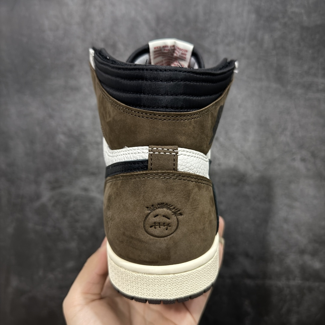 图片[4]-【KZ纯原】Air Jordan 1 AJ1 反转白棕高帮小摩卡倒钩 CD4487-001 超级强悍品质 可对比市场各大纯原版本 专业aj大厂出品 对细节的把控毋庸置疑 材料也是用最接近原鞋的头层皮料 所有地方都没有做到减配 原厂鞋楦打造完美鞋型 整体鞋型以及后跟做的弧度做的非常好 鞋带为原厂打蜡鞋带 粗细程度同步原鞋 裁片清洁度到位 无明显瑕疵毛边 免修产品 正确针车 该重针 该有尖角的地方都有做到 鞋价格非常香 转手可闭眼卖高价 到手各位就知道货有多好 绝对秒杀一切同价格货品 尺码：36-47.5-选品中心