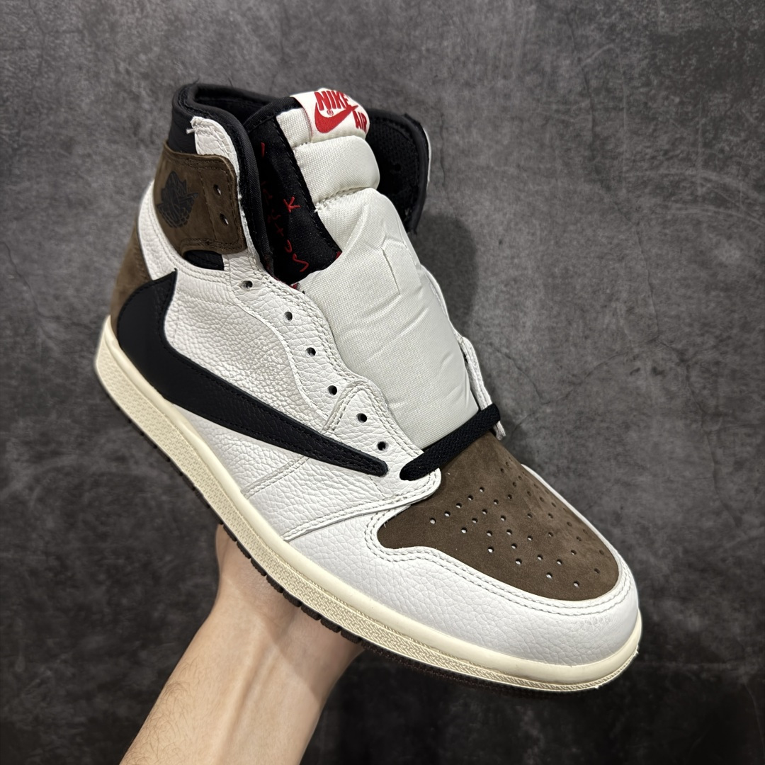 图片[3]-【KZ纯原】Air Jordan 1 AJ1 反转白棕高帮小摩卡倒钩 CD4487-001 超级强悍品质 可对比市场各大纯原版本 专业aj大厂出品 对细节的把控毋庸置疑 材料也是用最接近原鞋的头层皮料 所有地方都没有做到减配 原厂鞋楦打造完美鞋型 整体鞋型以及后跟做的弧度做的非常好 鞋带为原厂打蜡鞋带 粗细程度同步原鞋 裁片清洁度到位 无明显瑕疵毛边 免修产品 正确针车 该重针 该有尖角的地方都有做到 鞋价格非常香 转手可闭眼卖高价 到手各位就知道货有多好 绝对秒杀一切同价格货品 尺码：36-47.5-选品中心