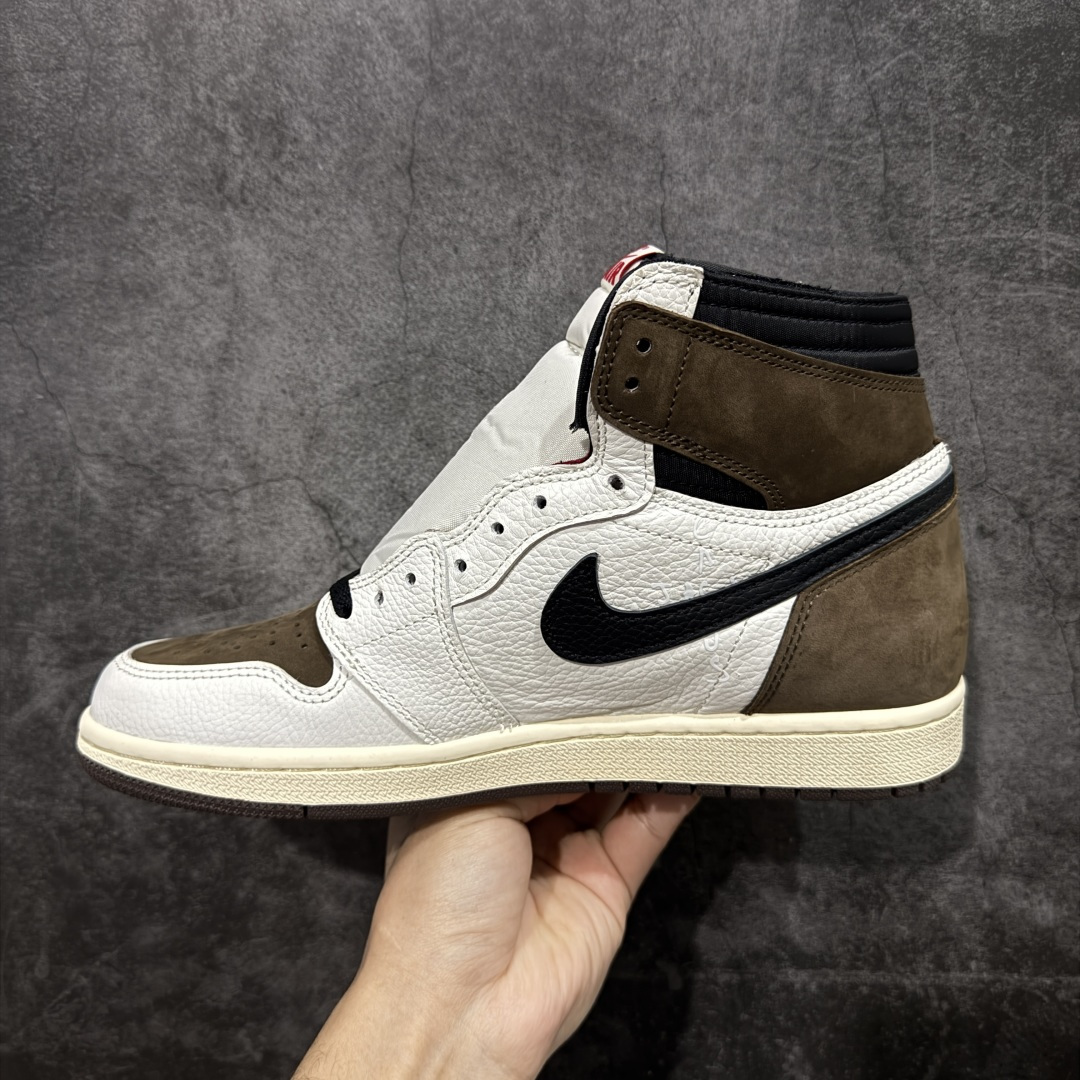 图片[2]-【KZ纯原】Air Jordan 1 AJ1 反转白棕高帮小摩卡倒钩 CD4487-001 超级强悍品质 可对比市场各大纯原版本 专业aj大厂出品 对细节的把控毋庸置疑 材料也是用最接近原鞋的头层皮料 所有地方都没有做到减配 原厂鞋楦打造完美鞋型 整体鞋型以及后跟做的弧度做的非常好 鞋带为原厂打蜡鞋带 粗细程度同步原鞋 裁片清洁度到位 无明显瑕疵毛边 免修产品 正确针车 该重针 该有尖角的地方都有做到 鞋价格非常香 转手可闭眼卖高价 到手各位就知道货有多好 绝对秒杀一切同价格货品 尺码：36-47.5-选品中心