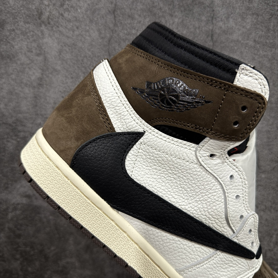 图片[7]-【KZ纯原】Air Jordan 1 AJ1 反转白棕高帮小摩卡倒钩 CD4487-001 超级强悍品质 可对比市场各大纯原版本 专业aj大厂出品 对细节的把控毋庸置疑 材料也是用最接近原鞋的头层皮料 所有地方都没有做到减配 原厂鞋楦打造完美鞋型 整体鞋型以及后跟做的弧度做的非常好 鞋带为原厂打蜡鞋带 粗细程度同步原鞋 裁片清洁度到位 无明显瑕疵毛边 免修产品 正确针车 该重针 该有尖角的地方都有做到 鞋价格非常香 转手可闭眼卖高价 到手各位就知道货有多好 绝对秒杀一切同价格货品 尺码：36-47.5-选品中心