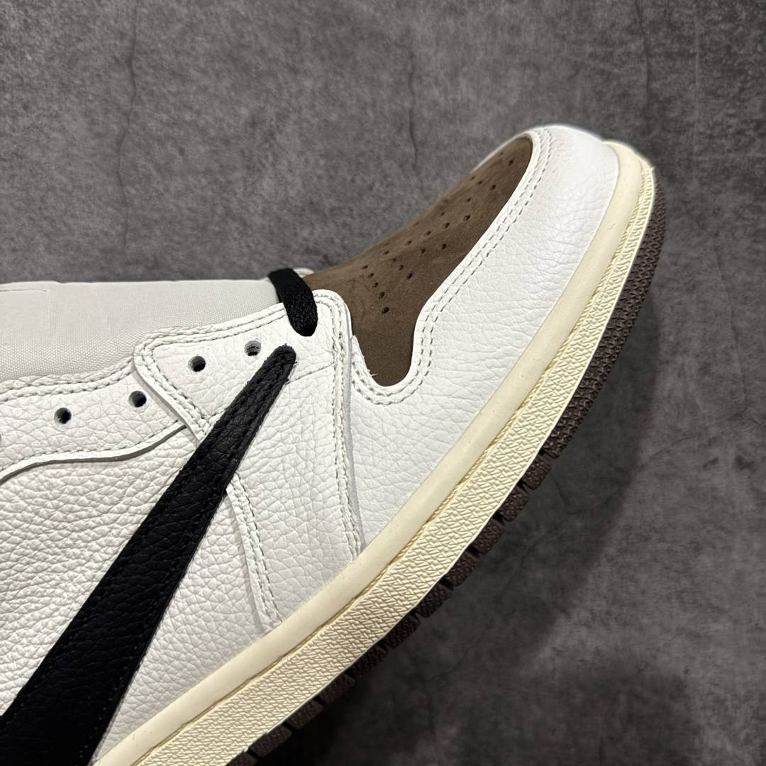 图片[6]-【KZ纯原】Air Jordan 1 AJ1 反转白棕高帮小摩卡倒钩 CD4487-001 超级强悍品质 可对比市场各大纯原版本 专业aj大厂出品 对细节的把控毋庸置疑 材料也是用最接近原鞋的头层皮料 所有地方都没有做到减配 原厂鞋楦打造完美鞋型 整体鞋型以及后跟做的弧度做的非常好 鞋带为原厂打蜡鞋带 粗细程度同步原鞋 裁片清洁度到位 无明显瑕疵毛边 免修产品 正确针车 该重针 该有尖角的地方都有做到 鞋价格非常香 转手可闭眼卖高价 到手各位就知道货有多好 绝对秒杀一切同价格货品 尺码：36-47.5-选品中心