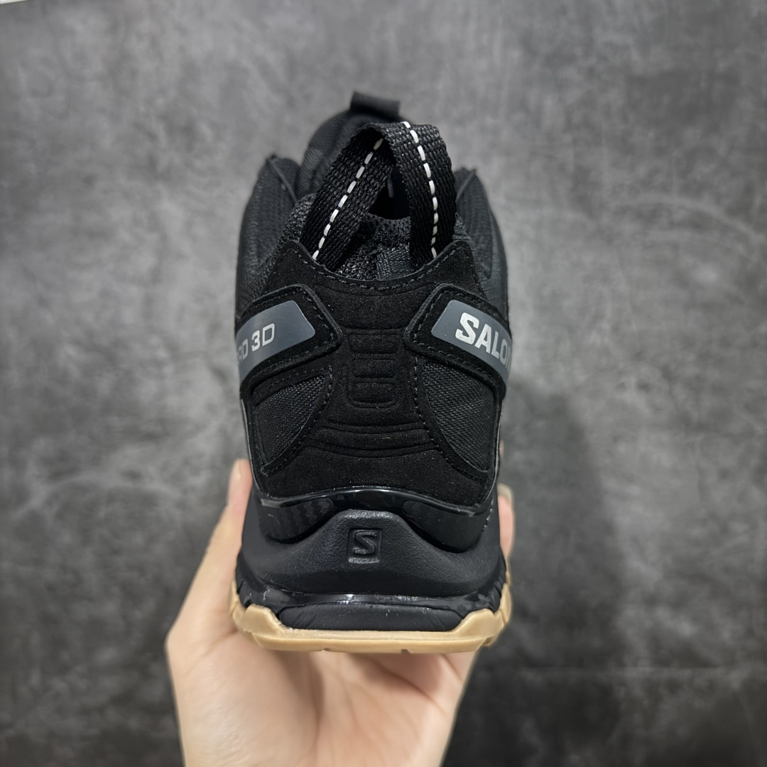 图片[4]-【GOAT纯原版】SALOMON 萨洛蒙 XA PRO 3D 户外运动 网布减震防滑透气 低帮跑步鞋 黑生胶 472433 全新品质 巅峰之作 所有配色均购物原版拆解1：1开发 原材料打造 非市场公版便宜货 私模大底 清洁度比市场所有版本都高 全套原纸板楦头开发 原厂网布配套 确保原汁原味 完美呈现版型 原档数据独家私模五层组合大底 男女鞋同步官方开发至47 原装Ortholite轻量化鞋垫 中底布带钢印编号 原厂TPU锁扣 进口港宝加持 后跟自然饱满 还原公司包裹性 鞋面采用SENSIFT贴合技术 全方位贴合包裹脚型 鞋跟部鞋底牵引设计 提供强大的抓地性能 更适应野外崎岖不平的道路 其3D ADVANCED CHASSIS底盘 材料轻量大化 钉齿设计更具稳定性 防护性 鞋底易磨损区运用CONTAGRIP高耐磨材料 应对城市硬质路面长距离跑考验 尺码：36 36.5 37.5 38 38.5 39 40 40.5 41 42 42.5 43 44 45 46 47-选品中心