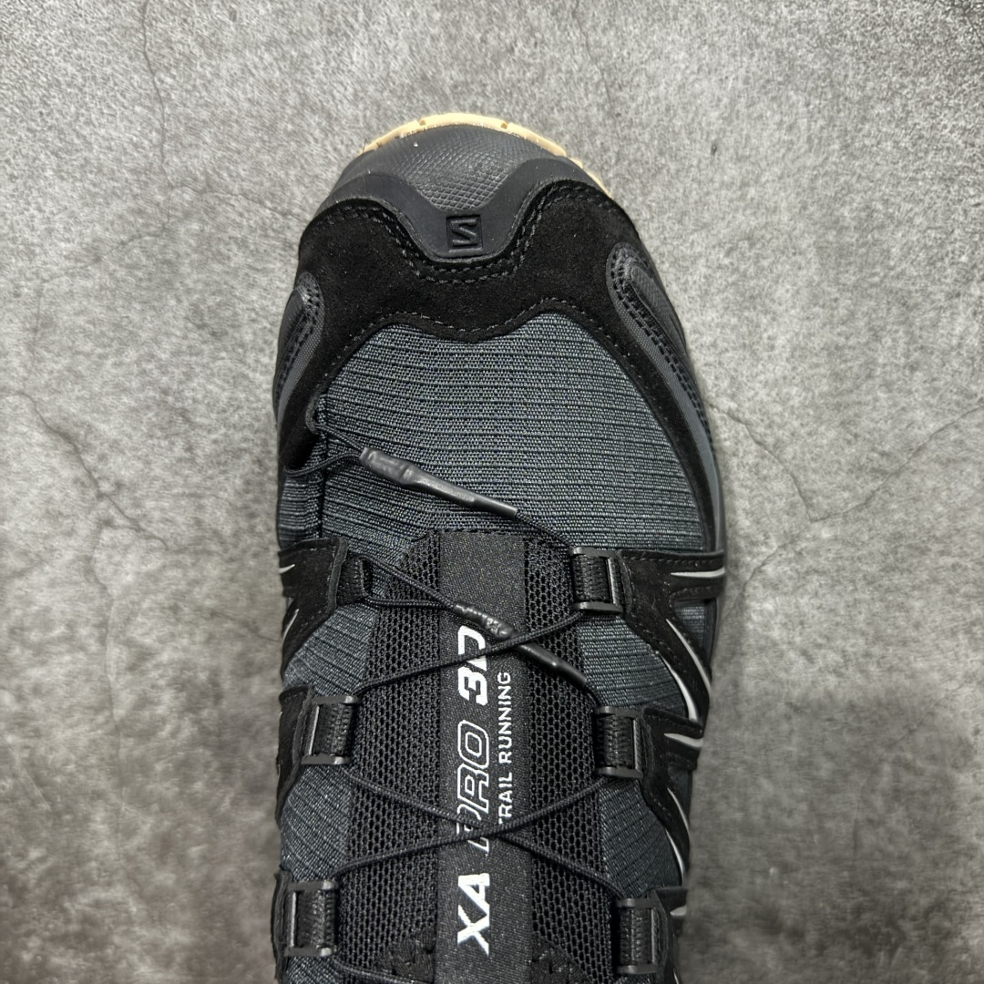 图片[5]-【GOAT纯原版】SALOMON 萨洛蒙 XA PRO 3D 户外运动 网布减震防滑透气 低帮跑步鞋 黑生胶 472433 全新品质 巅峰之作 所有配色均购物原版拆解1：1开发 原材料打造 非市场公版便宜货 私模大底 清洁度比市场所有版本都高 全套原纸板楦头开发 原厂网布配套 确保原汁原味 完美呈现版型 原档数据独家私模五层组合大底 男女鞋同步官方开发至47 原装Ortholite轻量化鞋垫 中底布带钢印编号 原厂TPU锁扣 进口港宝加持 后跟自然饱满 还原公司包裹性 鞋面采用SENSIFT贴合技术 全方位贴合包裹脚型 鞋跟部鞋底牵引设计 提供强大的抓地性能 更适应野外崎岖不平的道路 其3D ADVANCED CHASSIS底盘 材料轻量大化 钉齿设计更具稳定性 防护性 鞋底易磨损区运用CONTAGRIP高耐磨材料 应对城市硬质路面长距离跑考验 尺码：36 36.5 37.5 38 38.5 39 40 40.5 41 42 42.5 43 44 45 46 47-选品中心