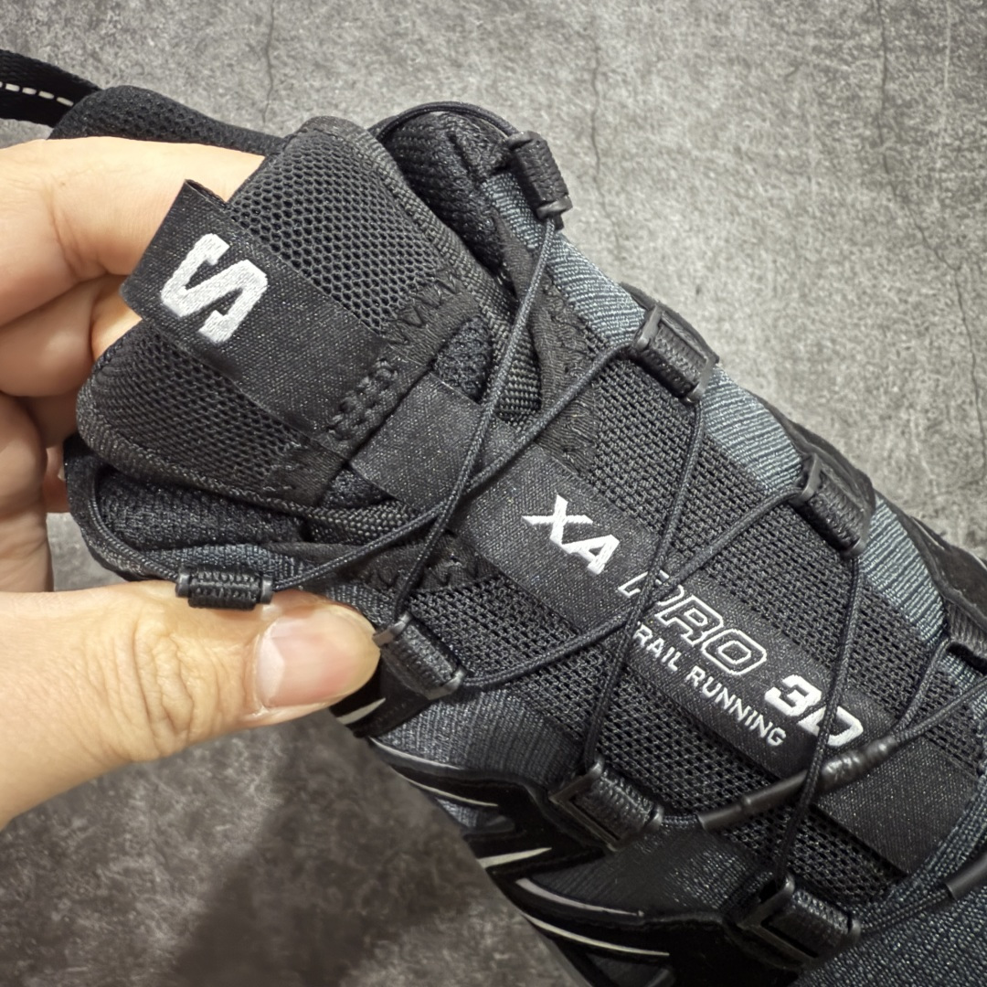 图片[6]-【GOAT纯原版】SALOMON 萨洛蒙 XA PRO 3D 户外运动 网布减震防滑透气 低帮跑步鞋 黑生胶 472433 全新品质 巅峰之作 所有配色均购物原版拆解1：1开发 原材料打造 非市场公版便宜货 私模大底 清洁度比市场所有版本都高 全套原纸板楦头开发 原厂网布配套 确保原汁原味 完美呈现版型 原档数据独家私模五层组合大底 男女鞋同步官方开发至47 原装Ortholite轻量化鞋垫 中底布带钢印编号 原厂TPU锁扣 进口港宝加持 后跟自然饱满 还原公司包裹性 鞋面采用SENSIFT贴合技术 全方位贴合包裹脚型 鞋跟部鞋底牵引设计 提供强大的抓地性能 更适应野外崎岖不平的道路 其3D ADVANCED CHASSIS底盘 材料轻量大化 钉齿设计更具稳定性 防护性 鞋底易磨损区运用CONTAGRIP高耐磨材料 应对城市硬质路面长距离跑考验 尺码：36 36.5 37.5 38 38.5 39 40 40.5 41 42 42.5 43 44 45 46 47-选品中心