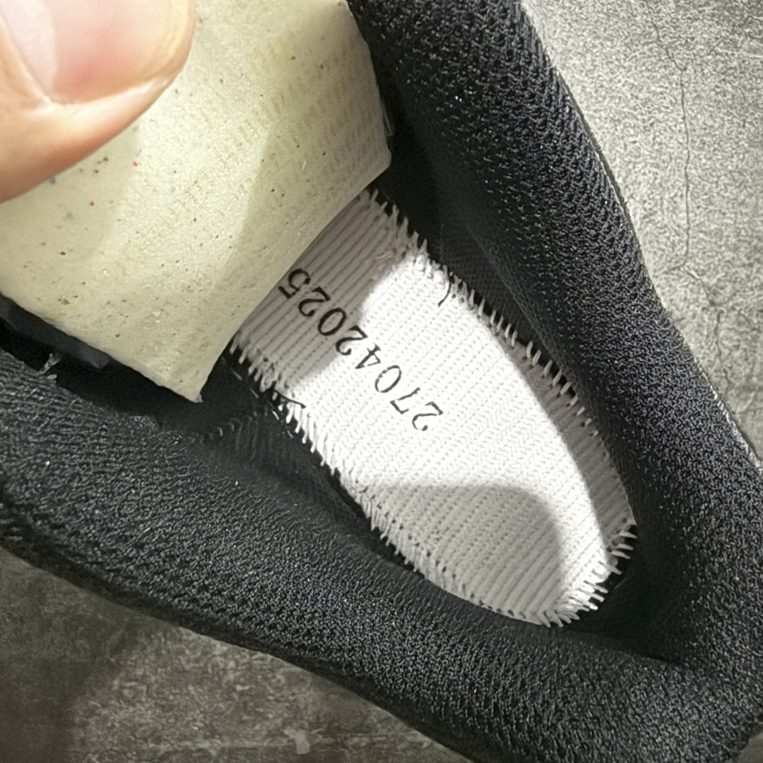 图片[8]-【GOAT纯原版】SALOMON 萨洛蒙 XA PRO 3D 户外运动 网布减震防滑透气 低帮跑步鞋 黑生胶 472433 全新品质 巅峰之作 所有配色均购物原版拆解1：1开发 原材料打造 非市场公版便宜货 私模大底 清洁度比市场所有版本都高 全套原纸板楦头开发 原厂网布配套 确保原汁原味 完美呈现版型 原档数据独家私模五层组合大底 男女鞋同步官方开发至47 原装Ortholite轻量化鞋垫 中底布带钢印编号 原厂TPU锁扣 进口港宝加持 后跟自然饱满 还原公司包裹性 鞋面采用SENSIFT贴合技术 全方位贴合包裹脚型 鞋跟部鞋底牵引设计 提供强大的抓地性能 更适应野外崎岖不平的道路 其3D ADVANCED CHASSIS底盘 材料轻量大化 钉齿设计更具稳定性 防护性 鞋底易磨损区运用CONTAGRIP高耐磨材料 应对城市硬质路面长距离跑考验 尺码：36 36.5 37.5 38 38.5 39 40 40.5 41 42 42.5 43 44 45 46 47-选品中心