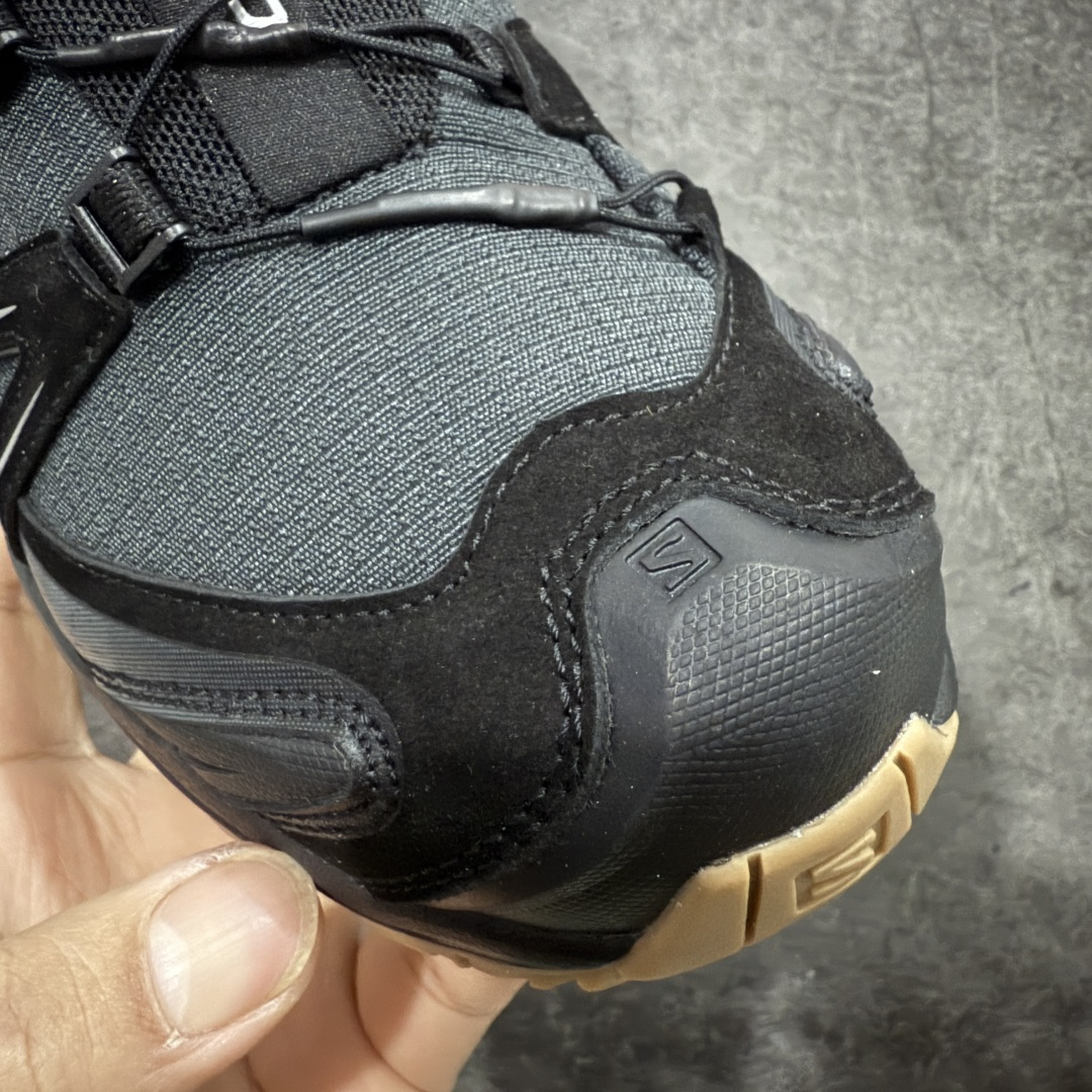 图片[5]-【GOAT纯原版】SALOMON 萨洛蒙 XA PRO 3D 户外运动 网布减震防滑透气 低帮跑步鞋 黑生胶 472433 全新品质 巅峰之作 所有配色均购物原版拆解1：1开发 原材料打造 非市场公版便宜货 私模大底 清洁度比市场所有版本都高 全套原纸板楦头开发 原厂网布配套 确保原汁原味 完美呈现版型 原档数据独家私模五层组合大底 男女鞋同步官方开发至47 原装Ortholite轻量化鞋垫 中底布带钢印编号 原厂TPU锁扣 进口港宝加持 后跟自然饱满 还原公司包裹性 鞋面采用SENSIFT贴合技术 全方位贴合包裹脚型 鞋跟部鞋底牵引设计 提供强大的抓地性能 更适应野外崎岖不平的道路 其3D ADVANCED CHASSIS底盘 材料轻量大化 钉齿设计更具稳定性 防护性 鞋底易磨损区运用CONTAGRIP高耐磨材料 应对城市硬质路面长距离跑考验 尺码：36 36.5 37.5 38 38.5 39 40 40.5 41 42 42.5 43 44 45 46 47-选品中心