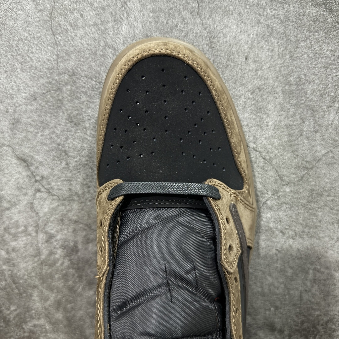 图片[5]-【原厂版】Air Jordan 1 x Travis Scott AJ1 x TS联名棕黑倒钩低帮 CQ4277-001 超级强悍品质 可对比市场各大纯原版本 专业aj大厂出品 对细节的把控毋庸置疑 材料也是用最接近原鞋的头层皮料 所有地方都没有做到减配 原厂鞋楦打造完美鞋型 整体鞋型以及后跟做的弧度做的非常好 鞋带为原厂打蜡鞋带 粗细程度同步原鞋 裁片清洁度到位 无明显瑕疵毛边 免修产品 正确针车 该重针 该有尖角的地方都有做到 鞋价格非常香 转手可闭眼卖高价 到手各位就知道货有多好 绝对秒杀一切同价格货品 尺码：36-47.5-选品中心