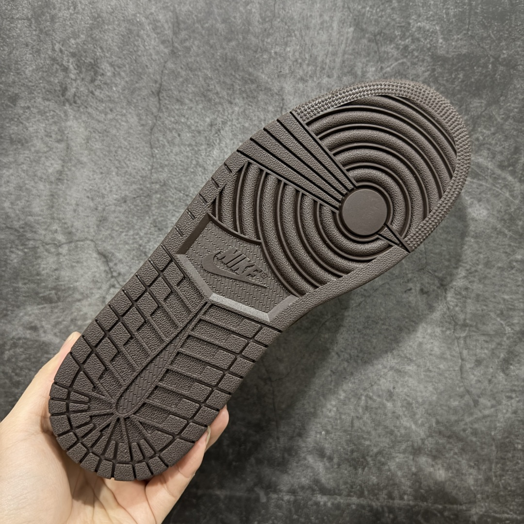 图片[9]-【原厂版】Air Jordan 1 x Travis Scott AJ1 x TS联名棕黑倒钩低帮 CQ4277-001 超级强悍品质 可对比市场各大纯原版本 专业aj大厂出品 对细节的把控毋庸置疑 材料也是用最接近原鞋的头层皮料 所有地方都没有做到减配 原厂鞋楦打造完美鞋型 整体鞋型以及后跟做的弧度做的非常好 鞋带为原厂打蜡鞋带 粗细程度同步原鞋 裁片清洁度到位 无明显瑕疵毛边 免修产品 正确针车 该重针 该有尖角的地方都有做到 鞋价格非常香 转手可闭眼卖高价 到手各位就知道货有多好 绝对秒杀一切同价格货品 尺码：36-47.5-选品中心