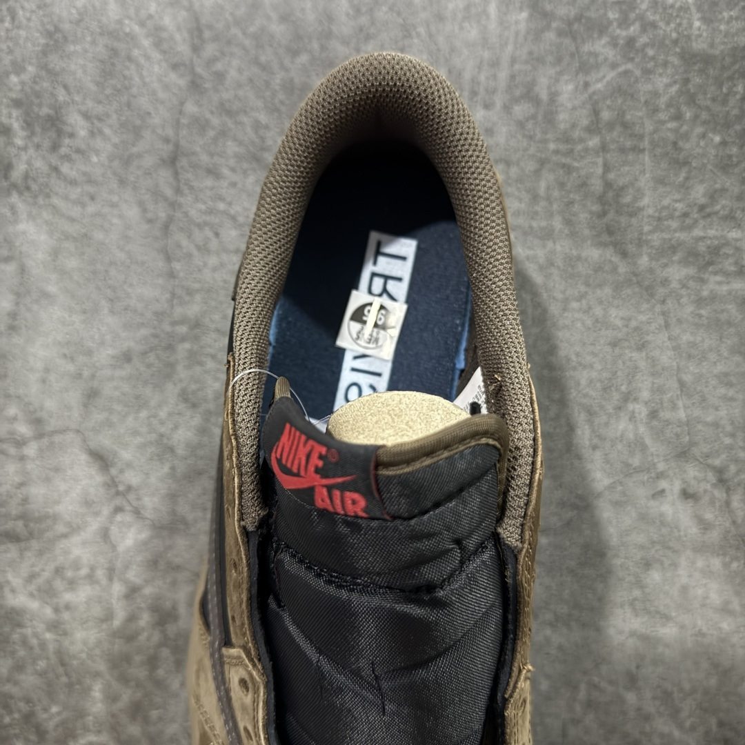 图片[8]-【原厂版】Air Jordan 1 x Travis Scott AJ1 x TS联名棕黑倒钩低帮 CQ4277-001 超级强悍品质 可对比市场各大纯原版本 专业aj大厂出品 对细节的把控毋庸置疑 材料也是用最接近原鞋的头层皮料 所有地方都没有做到减配 原厂鞋楦打造完美鞋型 整体鞋型以及后跟做的弧度做的非常好 鞋带为原厂打蜡鞋带 粗细程度同步原鞋 裁片清洁度到位 无明显瑕疵毛边 免修产品 正确针车 该重针 该有尖角的地方都有做到 鞋价格非常香 转手可闭眼卖高价 到手各位就知道货有多好 绝对秒杀一切同价格货品 尺码：36-47.5-选品中心