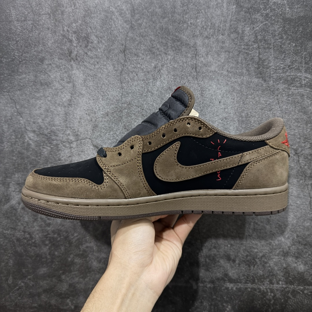 图片[2]-【原厂版】Air Jordan 1 x Travis Scott AJ1 x TS联名棕黑倒钩低帮 CQ4277-001 超级强悍品质 可对比市场各大纯原版本 专业aj大厂出品 对细节的把控毋庸置疑 材料也是用最接近原鞋的头层皮料 所有地方都没有做到减配 原厂鞋楦打造完美鞋型 整体鞋型以及后跟做的弧度做的非常好 鞋带为原厂打蜡鞋带 粗细程度同步原鞋 裁片清洁度到位 无明显瑕疵毛边 免修产品 正确针车 该重针 该有尖角的地方都有做到 鞋价格非常香 转手可闭眼卖高价 到手各位就知道货有多好 绝对秒杀一切同价格货品 尺码：36-47.5-选品中心