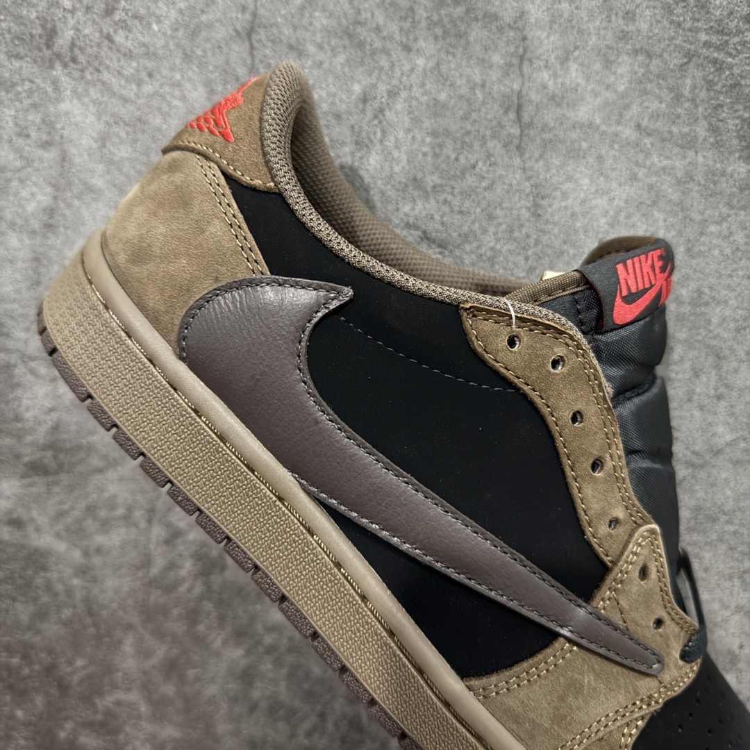 图片[7]-【原厂版】Air Jordan 1 x Travis Scott AJ1 x TS联名棕黑倒钩低帮 CQ4277-001 超级强悍品质 可对比市场各大纯原版本 专业aj大厂出品 对细节的把控毋庸置疑 材料也是用最接近原鞋的头层皮料 所有地方都没有做到减配 原厂鞋楦打造完美鞋型 整体鞋型以及后跟做的弧度做的非常好 鞋带为原厂打蜡鞋带 粗细程度同步原鞋 裁片清洁度到位 无明显瑕疵毛边 免修产品 正确针车 该重针 该有尖角的地方都有做到 鞋价格非常香 转手可闭眼卖高价 到手各位就知道货有多好 绝对秒杀一切同价格货品 尺码：36-47.5-选品中心