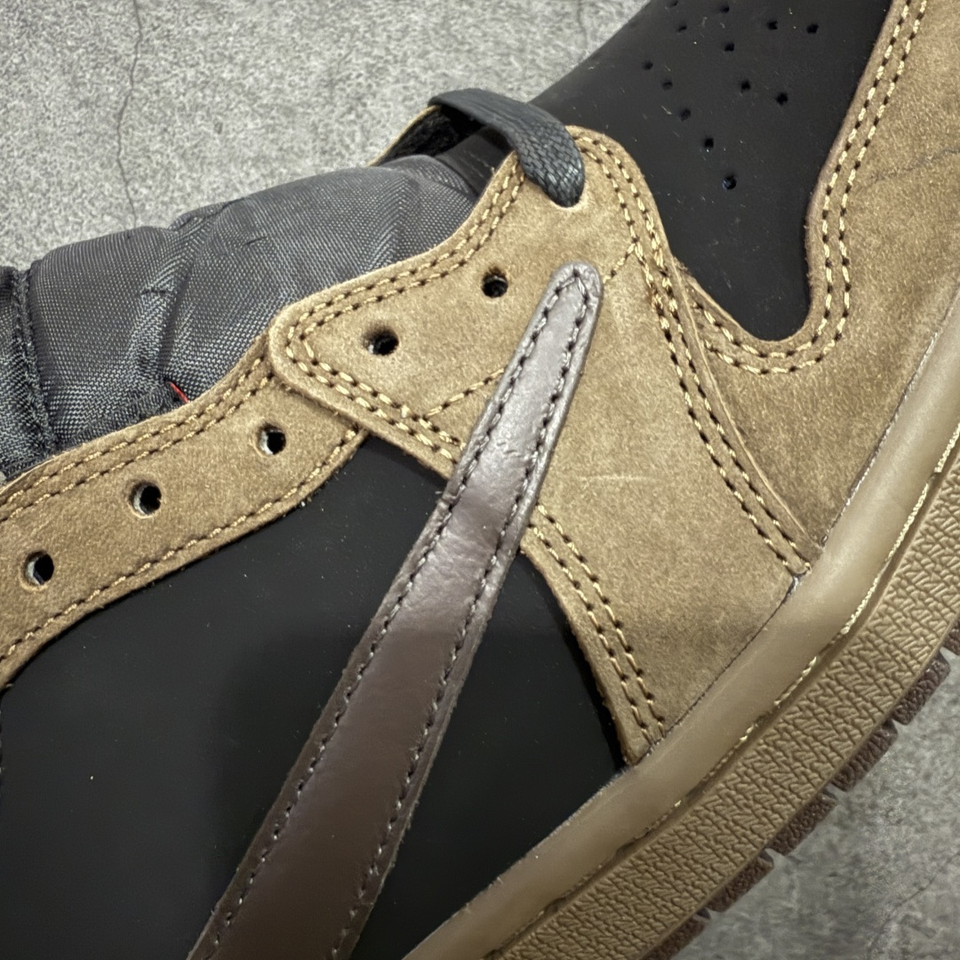 图片[4]-【原厂版】Air Jordan 1 x Travis Scott AJ1 x TS联名棕黑倒钩低帮 CQ4277-001 超级强悍品质 可对比市场各大纯原版本 专业aj大厂出品 对细节的把控毋庸置疑 材料也是用最接近原鞋的头层皮料 所有地方都没有做到减配 原厂鞋楦打造完美鞋型 整体鞋型以及后跟做的弧度做的非常好 鞋带为原厂打蜡鞋带 粗细程度同步原鞋 裁片清洁度到位 无明显瑕疵毛边 免修产品 正确针车 该重针 该有尖角的地方都有做到 鞋价格非常香 转手可闭眼卖高价 到手各位就知道货有多好 绝对秒杀一切同价格货品 尺码：36-47.5-选品中心