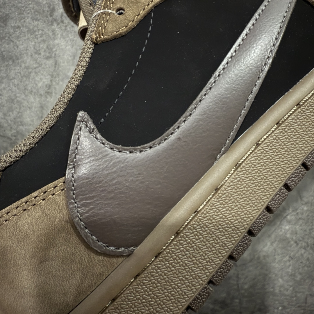 图片[3]-【原厂版】Air Jordan 1 x Travis Scott AJ1 x TS联名棕黑倒钩低帮 CQ4277-001 超级强悍品质 可对比市场各大纯原版本 专业aj大厂出品 对细节的把控毋庸置疑 材料也是用最接近原鞋的头层皮料 所有地方都没有做到减配 原厂鞋楦打造完美鞋型 整体鞋型以及后跟做的弧度做的非常好 鞋带为原厂打蜡鞋带 粗细程度同步原鞋 裁片清洁度到位 无明显瑕疵毛边 免修产品 正确针车 该重针 该有尖角的地方都有做到 鞋价格非常香 转手可闭眼卖高价 到手各位就知道货有多好 绝对秒杀一切同价格货品 尺码：36-47.5-选品中心