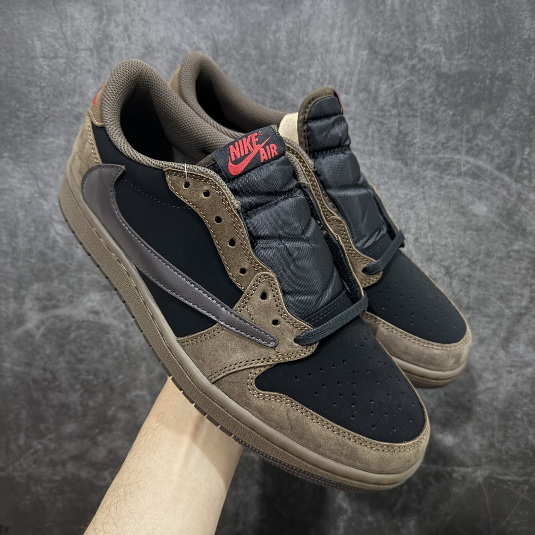 【原厂版】Air Jordan 1 x Travis Scott AJ1 x TS联名棕黑倒钩低帮 CQ4277-001 超级强悍品质 可对比市场各大纯原版本 专业aj大厂出品 对细节的把控毋庸置疑 材料也是用最接近原鞋的头层皮料 所有地方都没有做到减配 原厂鞋楦打造完美鞋型 整体鞋型以及后跟做的弧度做的非常好 鞋带为原厂打蜡鞋带 粗细程度同步原鞋 裁片清洁度到位 无明显瑕疵毛边 免修产品 正确针车 该重针 该有尖角的地方都有做到 鞋价格非常香 转手可闭眼卖高价 到手各位就知道货有多好 绝对秒杀一切同价格货品 尺码：36-47.5-选品中心