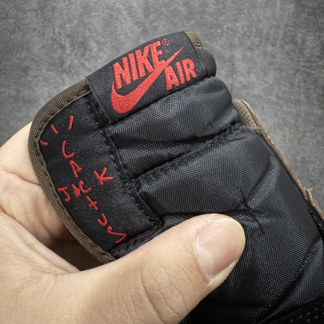 图片[6]-【原厂版】Air Jordan 1 x Travis Scott AJ1 x TS联名棕黑倒钩低帮 CQ4277-001 超级强悍品质 可对比市场各大纯原版本 专业aj大厂出品 对细节的把控毋庸置疑 材料也是用最接近原鞋的头层皮料 所有地方都没有做到减配 原厂鞋楦打造完美鞋型 整体鞋型以及后跟做的弧度做的非常好 鞋带为原厂打蜡鞋带 粗细程度同步原鞋 裁片清洁度到位 无明显瑕疵毛边 免修产品 正确针车 该重针 该有尖角的地方都有做到 鞋价格非常香 转手可闭眼卖高价 到手各位就知道货有多好 绝对秒杀一切同价格货品 尺码：36-47.5-选品中心