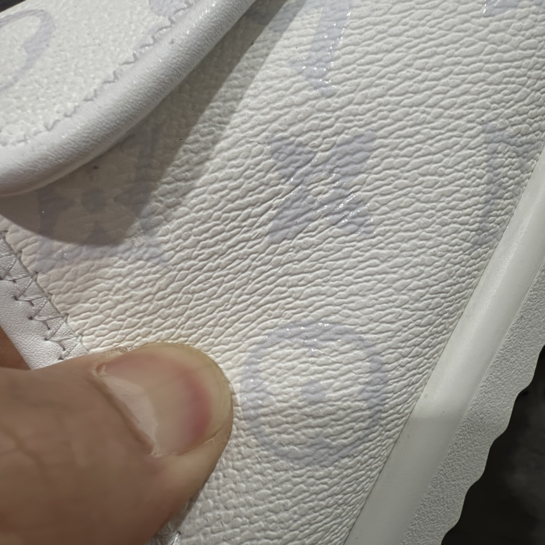 图片[3]-【佛山超A版】LV Miani魔术贴 白色印花拖鞋 路易威登 L家男士拖鞋 官方爆款 同步发售 进口原版面料 正确同步原版高频印刷字体 原厂特供原版底 所有细节对版 还原对比🆚 尺码：39-45-选品中心