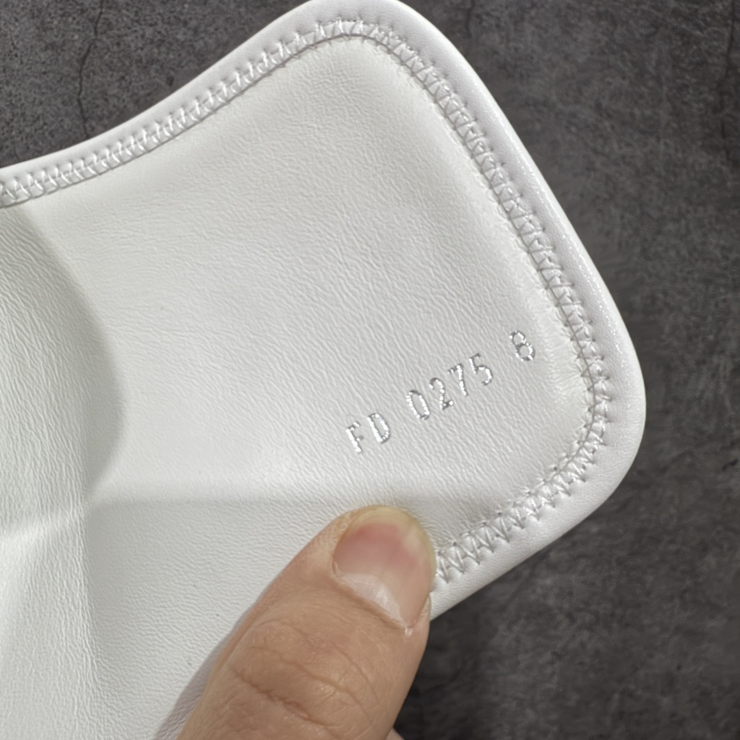 图片[8]-【佛山超A版】LV Miani魔术贴 白色印花拖鞋 路易威登 L家男士拖鞋 官方爆款 同步发售 进口原版面料 正确同步原版高频印刷字体 原厂特供原版底 所有细节对版 还原对比🆚 尺码：39-45-选品中心