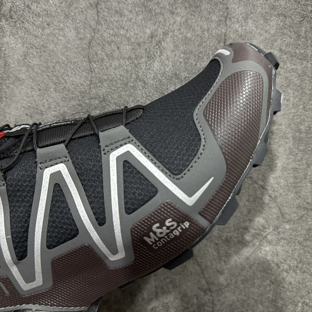 图片[6]-【666版本】萨洛蒙/Salomon Speed Cross 3 织物皮革低帮全能越野透气休闲运动鞋 476002 Salomon 正式推出全新概念鞋款 SPEEDCROSS 以侵略性设计与先锋户外美学融合 相互交织出纵横山野和城市间的跑鞋轮廓 由混合网眼织物与皮革打造鞋面 辅以皮革细节点缀增强视觉冲击 整体以爪痕式的鞋面纹路搭配流线型轮廓呈现 极具辨识度的夸张外大底设计 增高之余更适合城市生活环境的舒适防滑效果 功能性层面 鞋面 3D 开放式网眼最大限度提供着用透气性 并注入合成材料为户外穿着带来极大的耐用和保护性 得益于 Salomon 多项功能性科技 从中底到鞋带系统都为脚部提供了一个安全和舒适的贴合感 并在松散、柔软、崎岖和不平坦的地形环境上带来卓越的抓地力 尺码：36-46含半码-选品中心