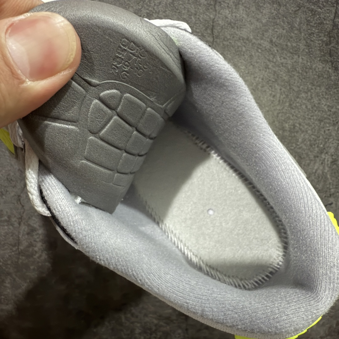 图片[8]-【Max纯原版】Nike Air Max 90 舒适 复古 合成革减震防滑透气 低帮 休闲跑步鞋 灰黑绿 CD0881-103 顶级90款问市 开发数月 原版开发 多道QC质检 鞋型完美复刻 原厂级别工艺 正确色卡 正确气垫蓝光 正确大底 独家私模 采用进口头层牛皮拼接 定位高端市场 行业标杆工艺 尺码：39 40 40.5 41 42 42.5 43 44 44.5 45 46-选品中心