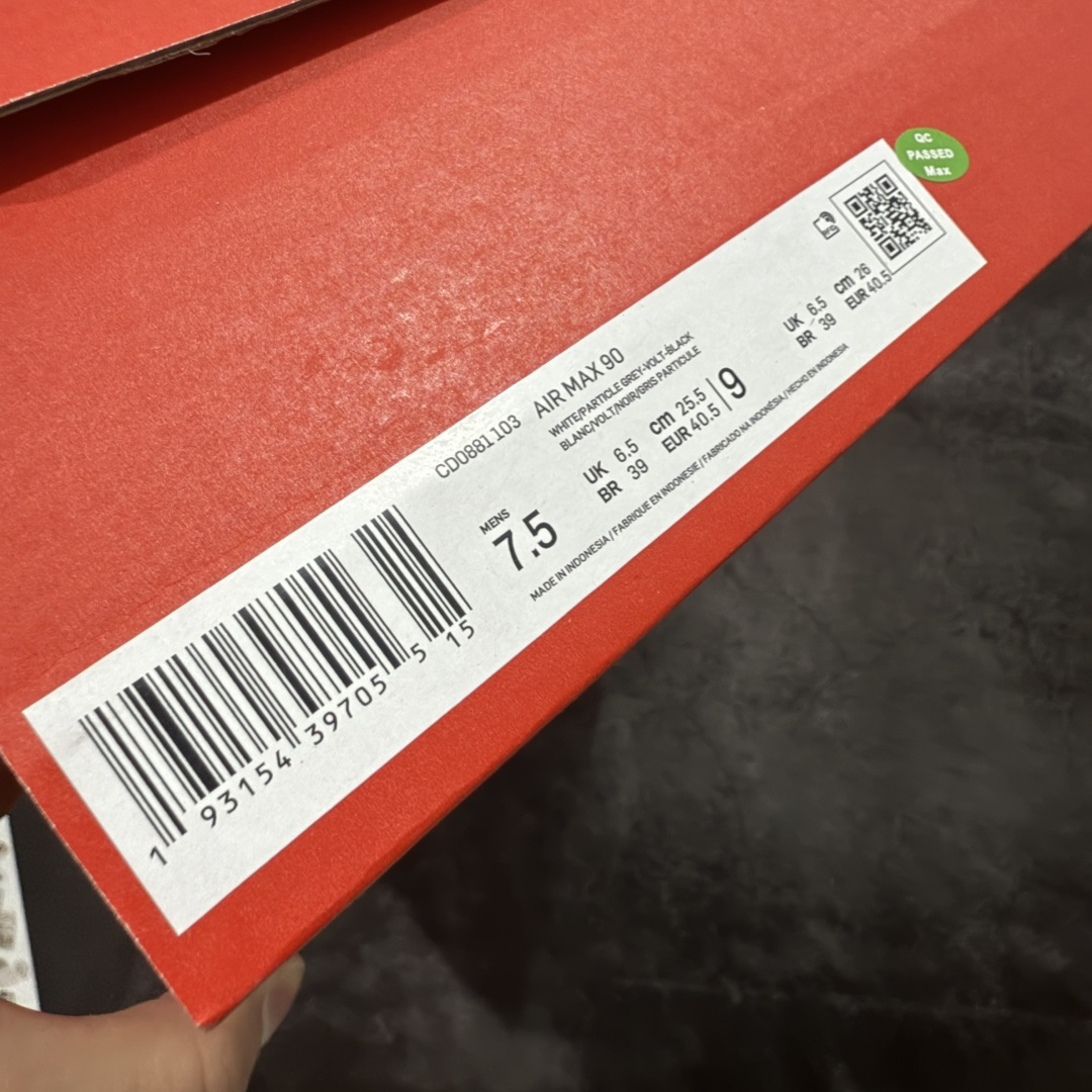 图片[9]-【Max纯原版】Nike Air Max 90 舒适 复古 合成革减震防滑透气 低帮 休闲跑步鞋 灰黑绿 CD0881-103 顶级90款问市 开发数月 原版开发 多道QC质检 鞋型完美复刻 原厂级别工艺 正确色卡 正确气垫蓝光 正确大底 独家私模 采用进口头层牛皮拼接 定位高端市场 行业标杆工艺 尺码：39 40 40.5 41 42 42.5 43 44 44.5 45 46-选品中心