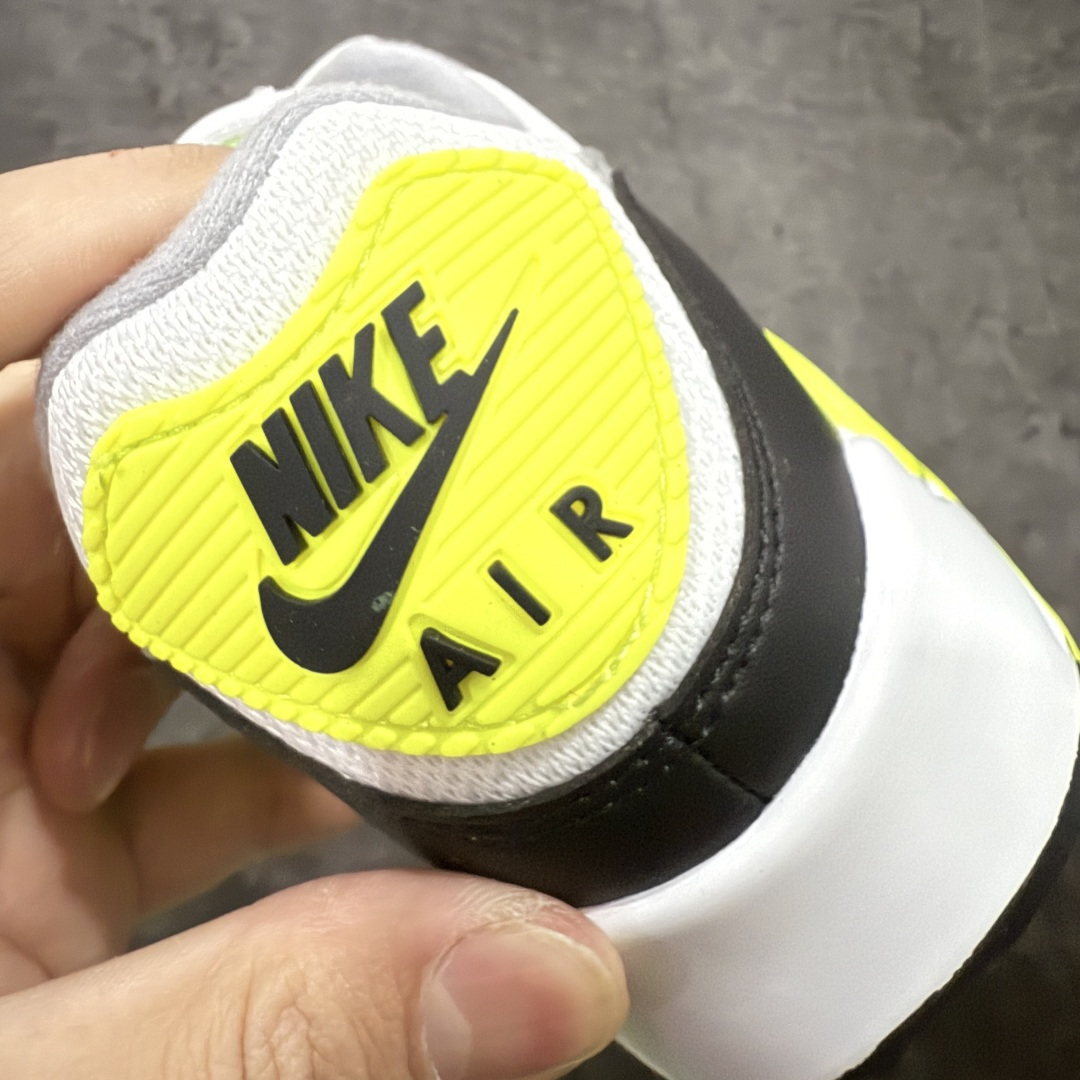 图片[2]-【Max纯原版】Nike Air Max 90 舒适 复古 合成革减震防滑透气 低帮 休闲跑步鞋 灰黑绿 CD0881-103 顶级90款问市 开发数月 原版开发 多道QC质检 鞋型完美复刻 原厂级别工艺 正确色卡 正确气垫蓝光 正确大底 独家私模 采用进口头层牛皮拼接 定位高端市场 行业标杆工艺 尺码：39 40 40.5 41 42 42.5 43 44 44.5 45 46-选品中心