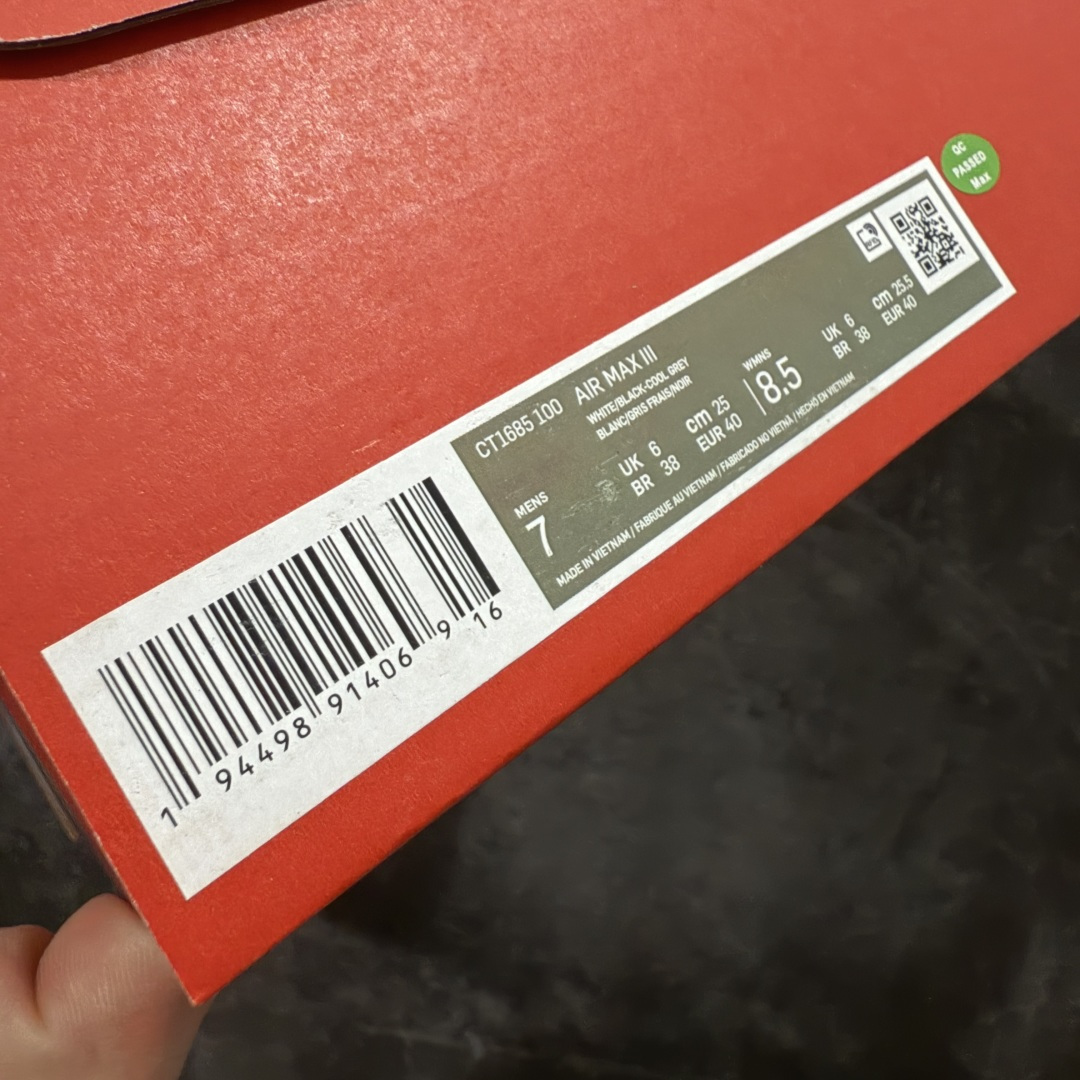 图片[9]-【Max纯原版】Nike Air Max 90 舒适 复古 合成革减震防滑透气 低帮 休闲跑步鞋 灰黑红 CT1685-100 顶级90款问市 开发数月 原版开发 多道QC质检 鞋型完美复刻 原厂级别工艺 正确色卡 正确气垫蓝光 正确大底 独家私模 采用进口头层牛皮拼接 定位高端市场 行业标杆工艺 尺码：39 40 40.5 41 42 42.5 43 44 44.5 45 46-选品中心