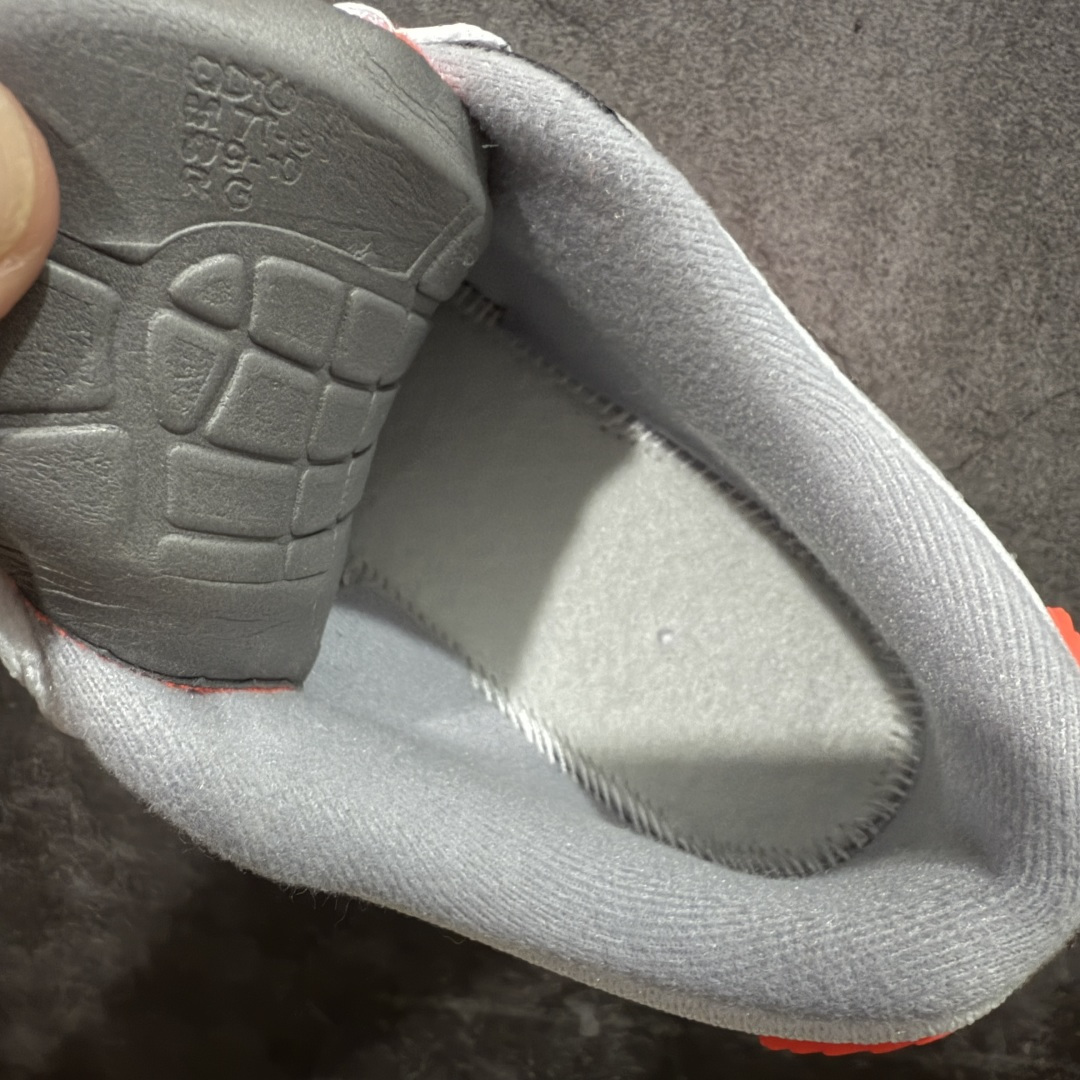 图片[8]-【Max纯原版】Nike Air Max 90 舒适 复古 合成革减震防滑透气 低帮 休闲跑步鞋 灰黑红 CT1685-100 顶级90款问市 开发数月 原版开发 多道QC质检 鞋型完美复刻 原厂级别工艺 正确色卡 正确气垫蓝光 正确大底 独家私模 采用进口头层牛皮拼接 定位高端市场 行业标杆工艺 尺码：39 40 40.5 41 42 42.5 43 44 44.5 45 46-选品中心